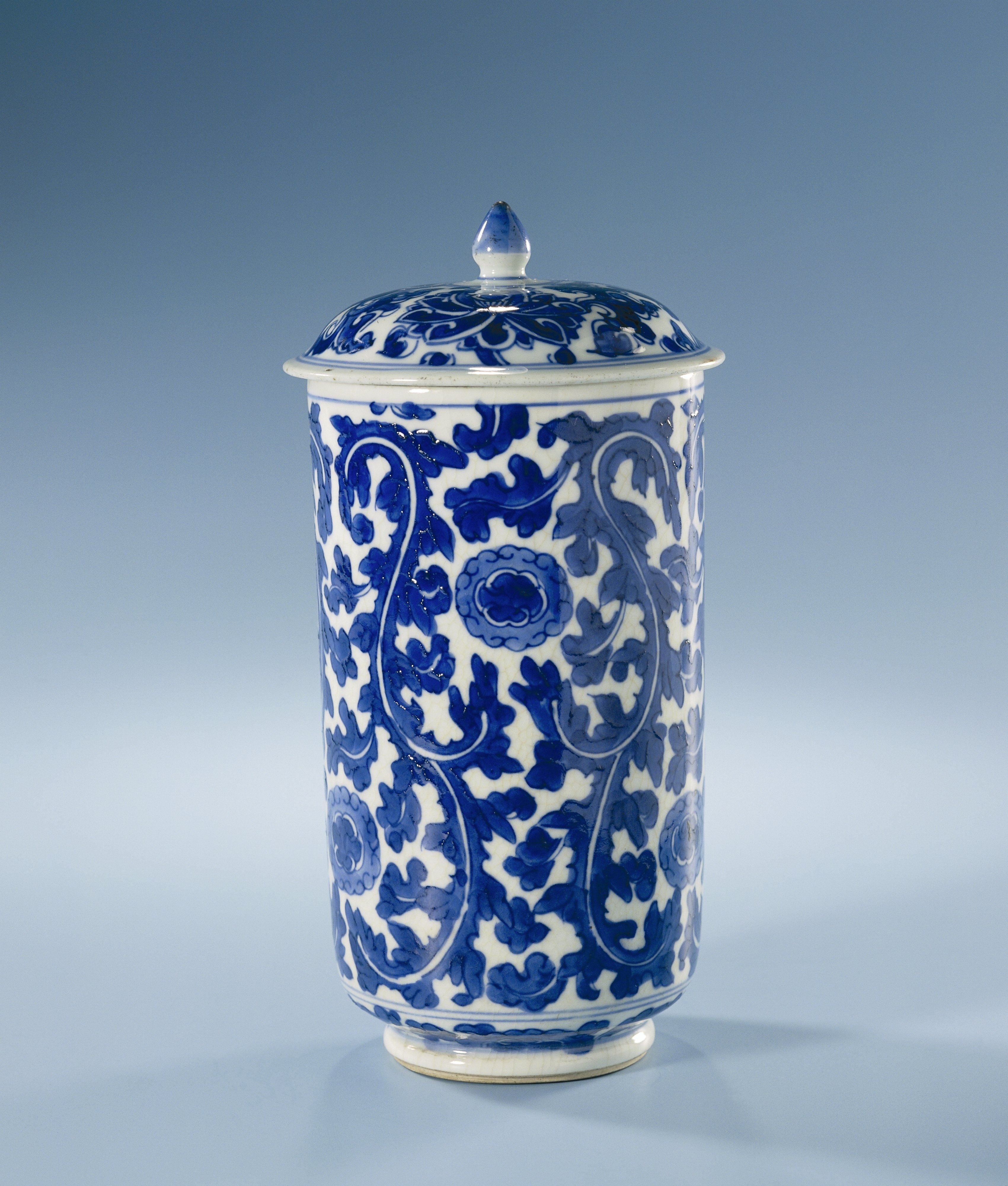Covered cylindrical beaker with leaf-motif