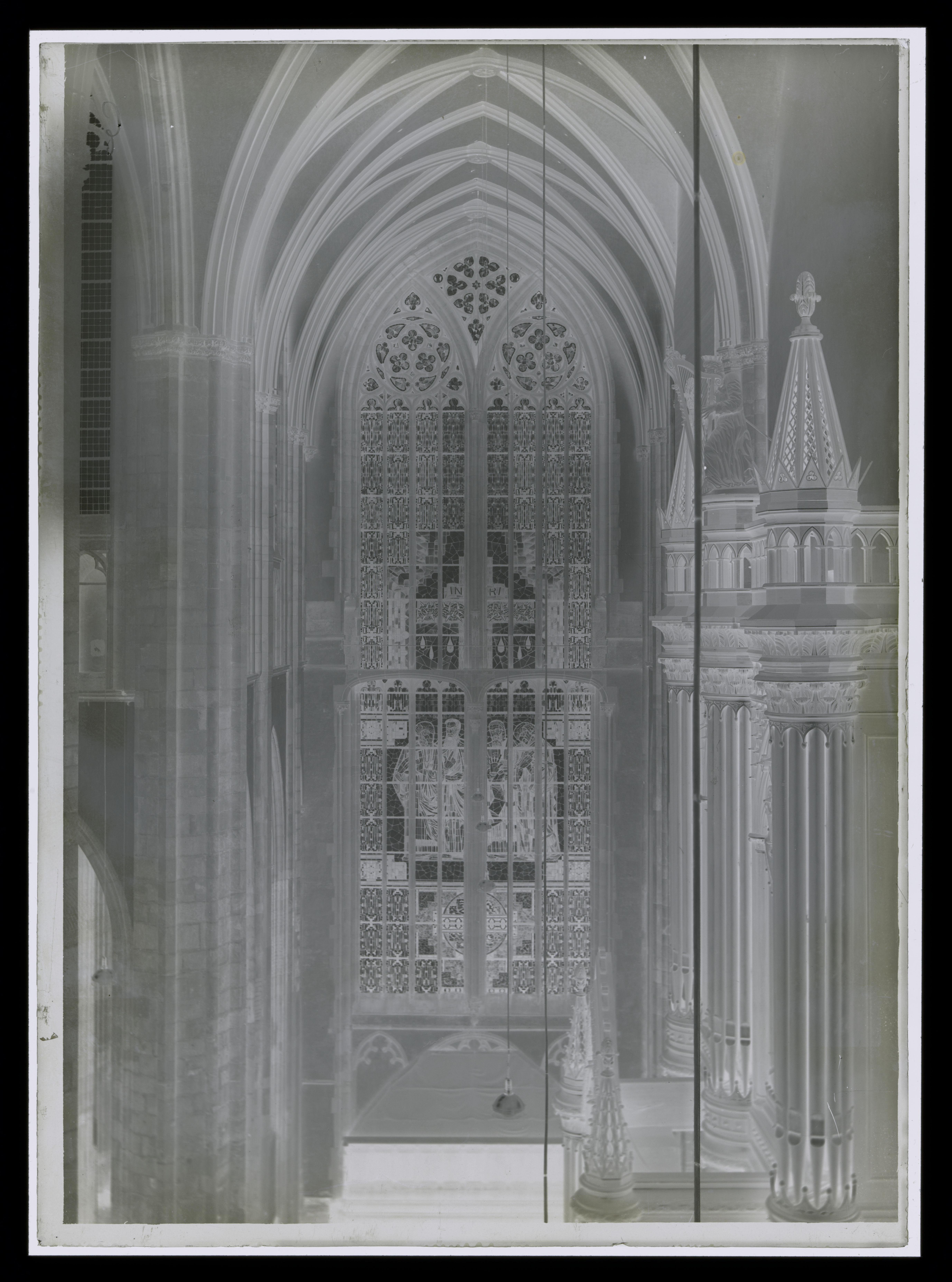 Fotoreproductie van het Evangelistenraam gemaakt door Richard Nicolaüs Roland Holst in de Dom van Utrecht