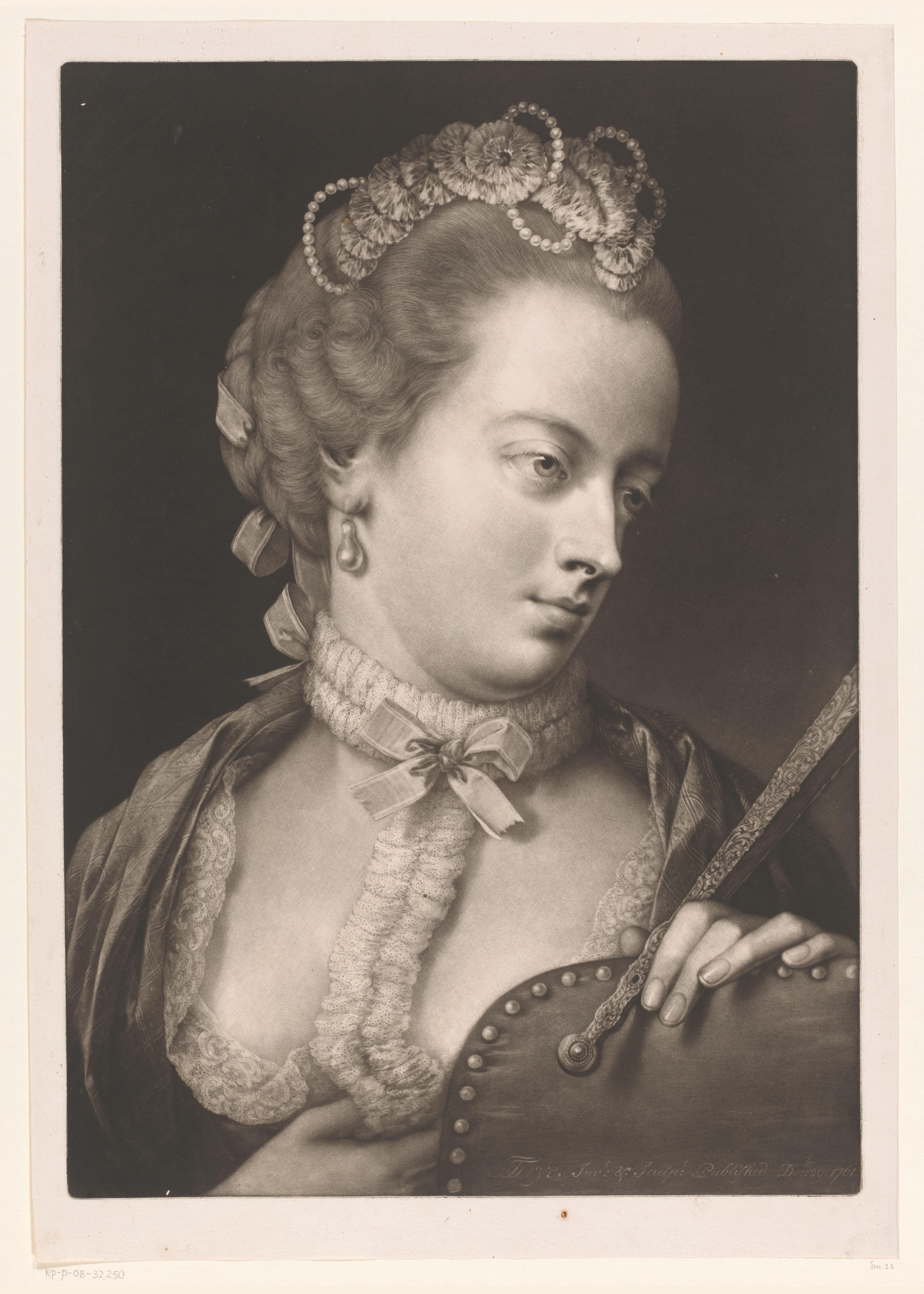 Vrouw met een kanten halsband, een diadeem en waaier