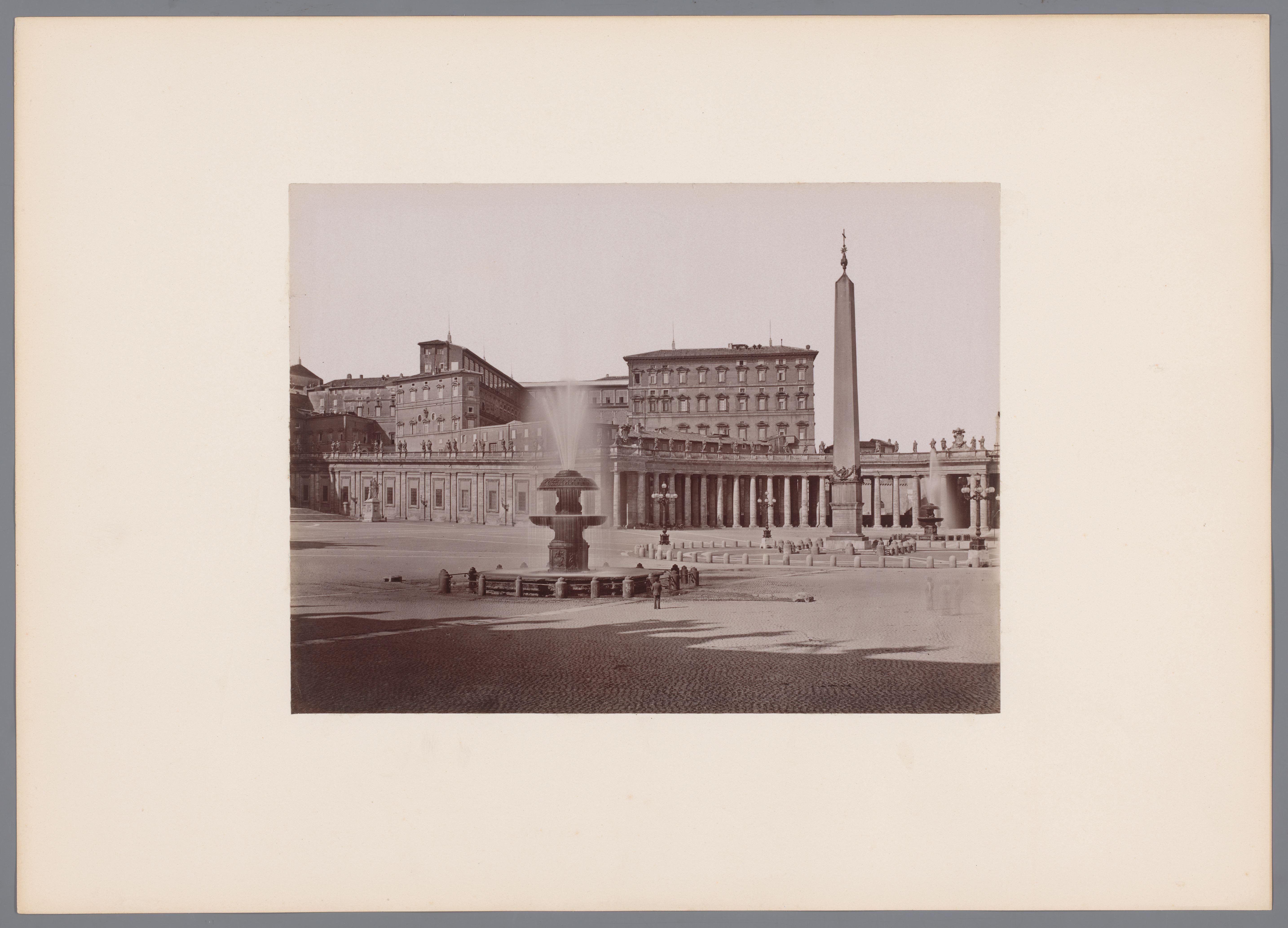Gezicht op het Sint-Pietersplein en het Apostolisch Paleis te Vaticaanstad, Italië