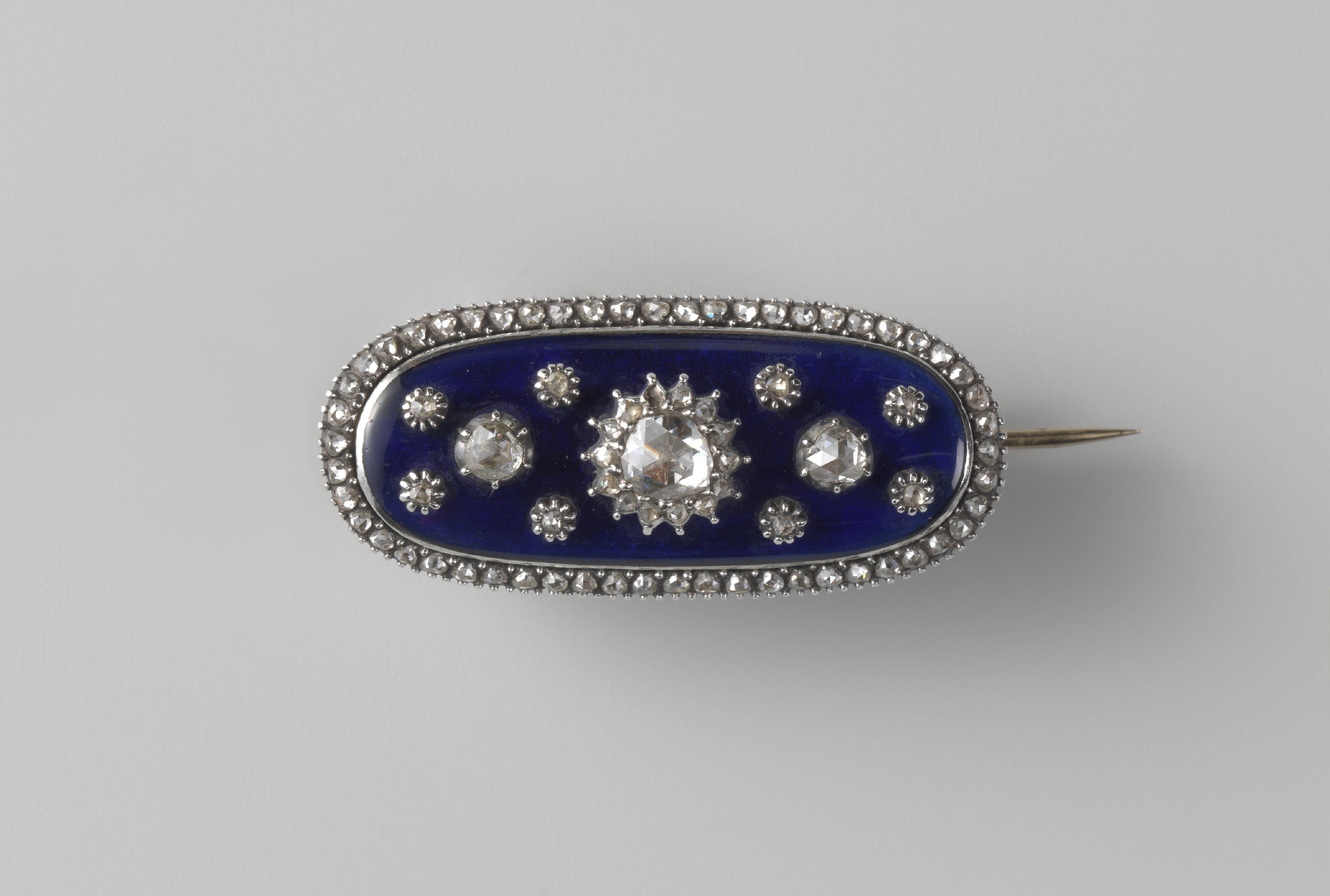 Ovale broche ‘au firmament’
