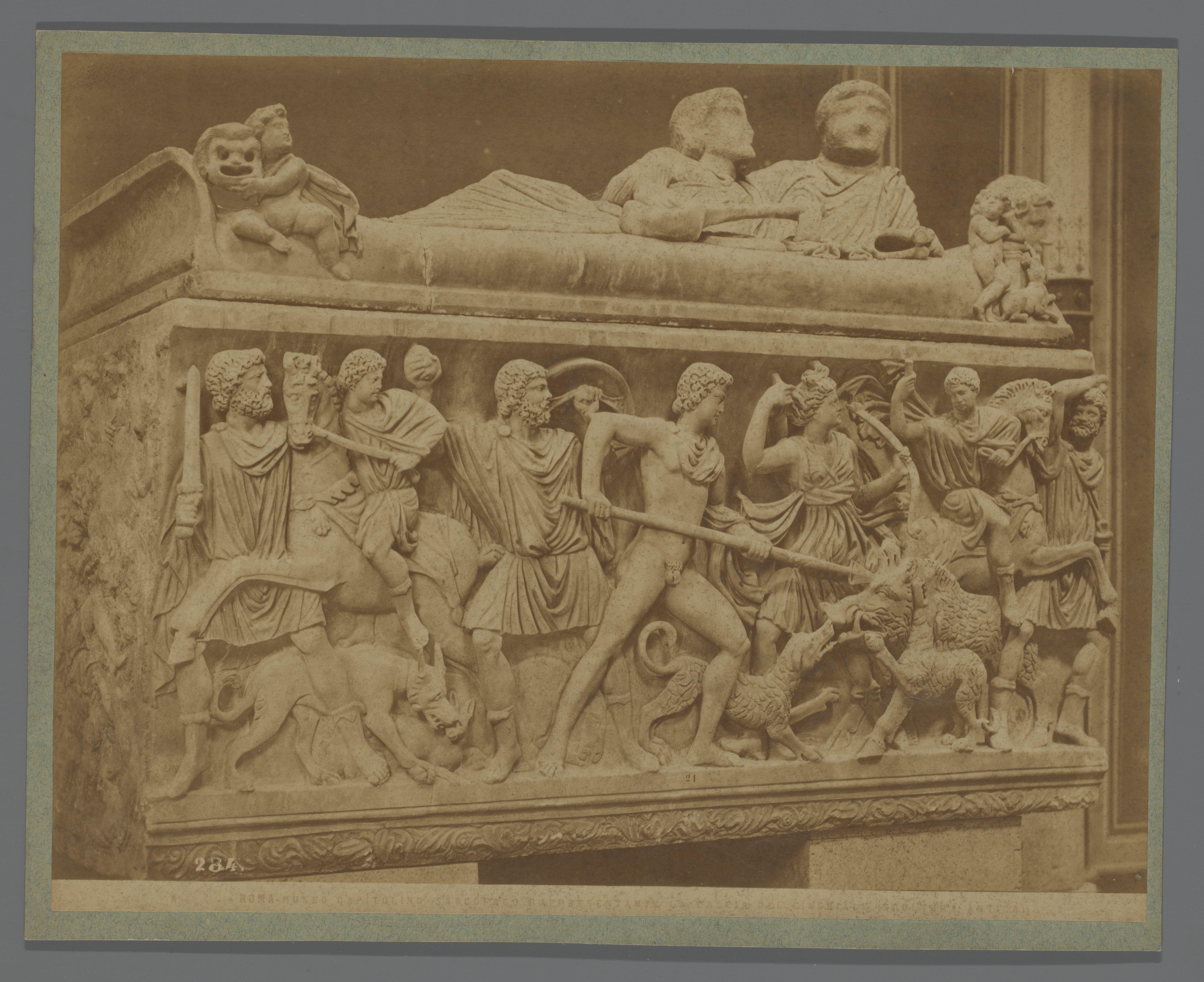 Sarcofaag met voorstelling van de jacht van Diana in de Capitolijnse Musea te Rome, Italië