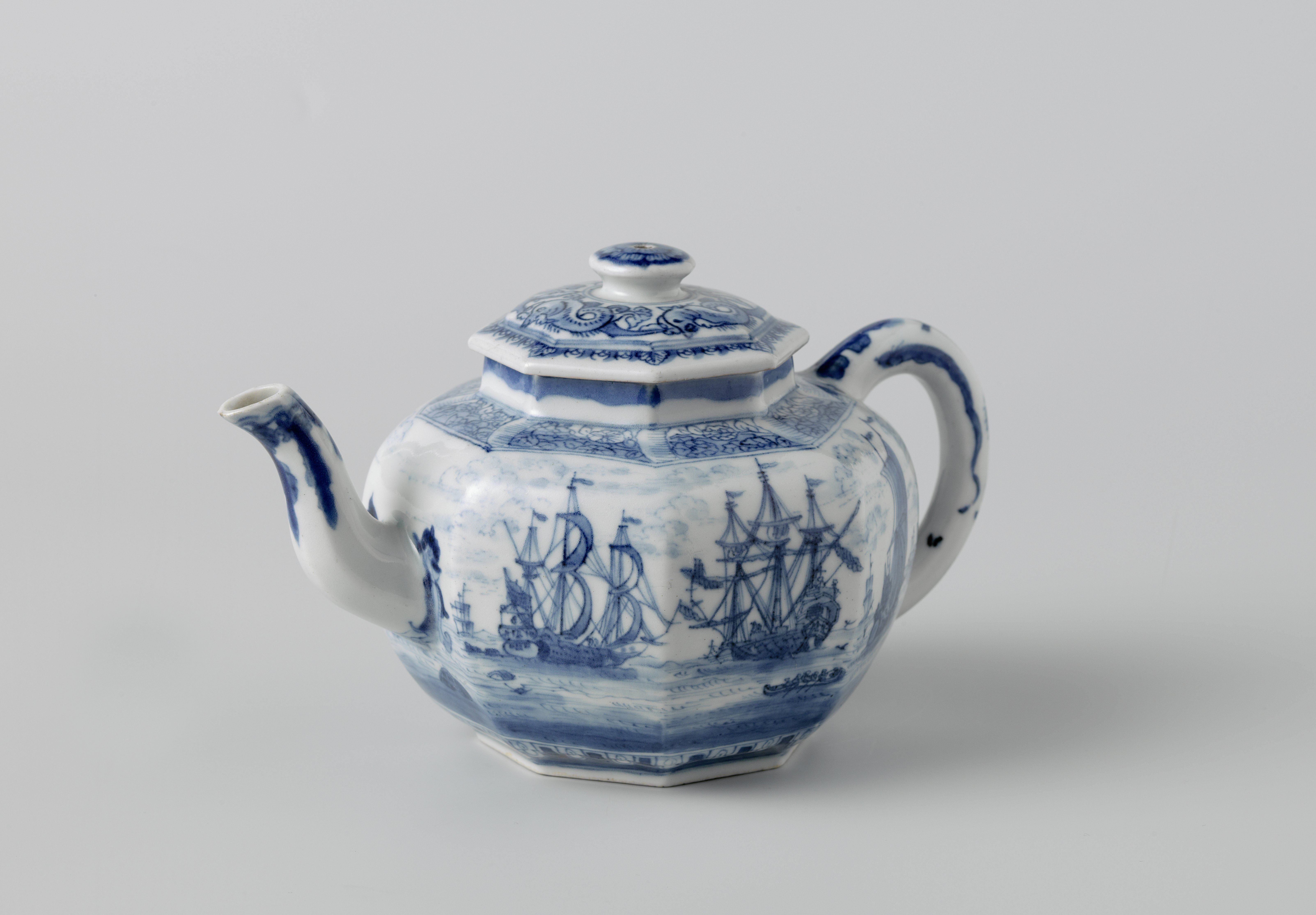 Octagonal teapot with a seascape with European ships