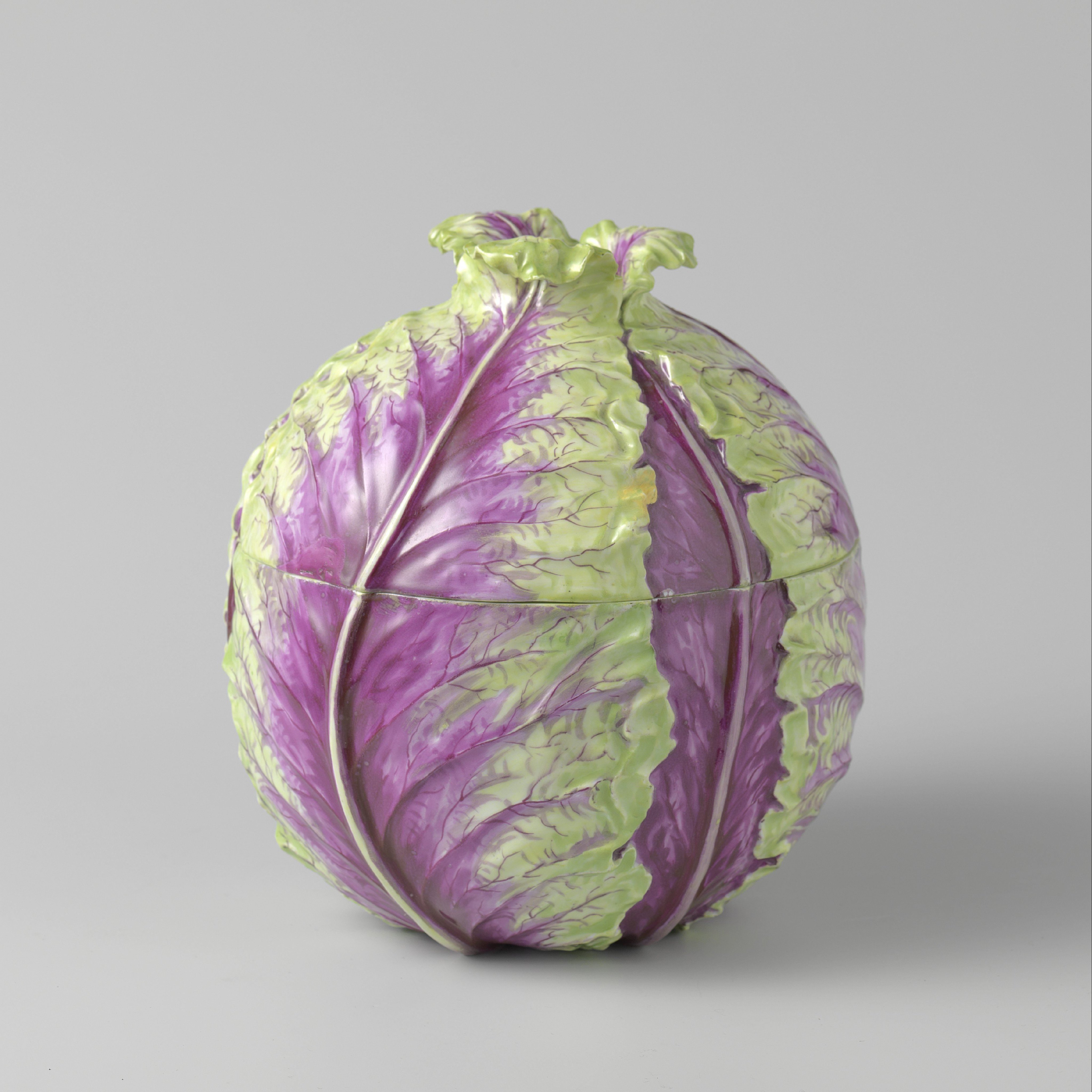Terrine in de vorm van een rodekool