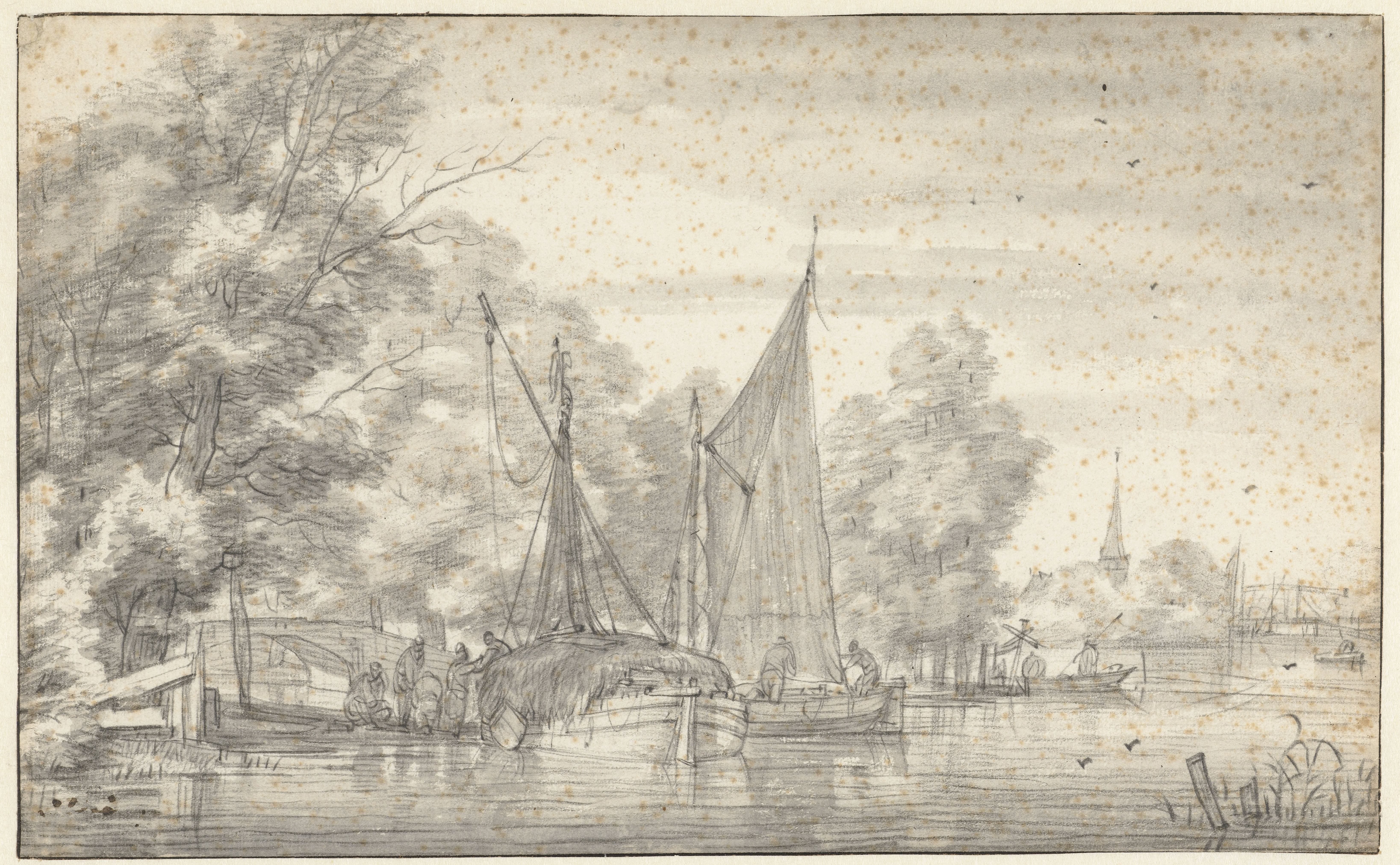 Gezicht op een rivier met mensen bij en op boten
