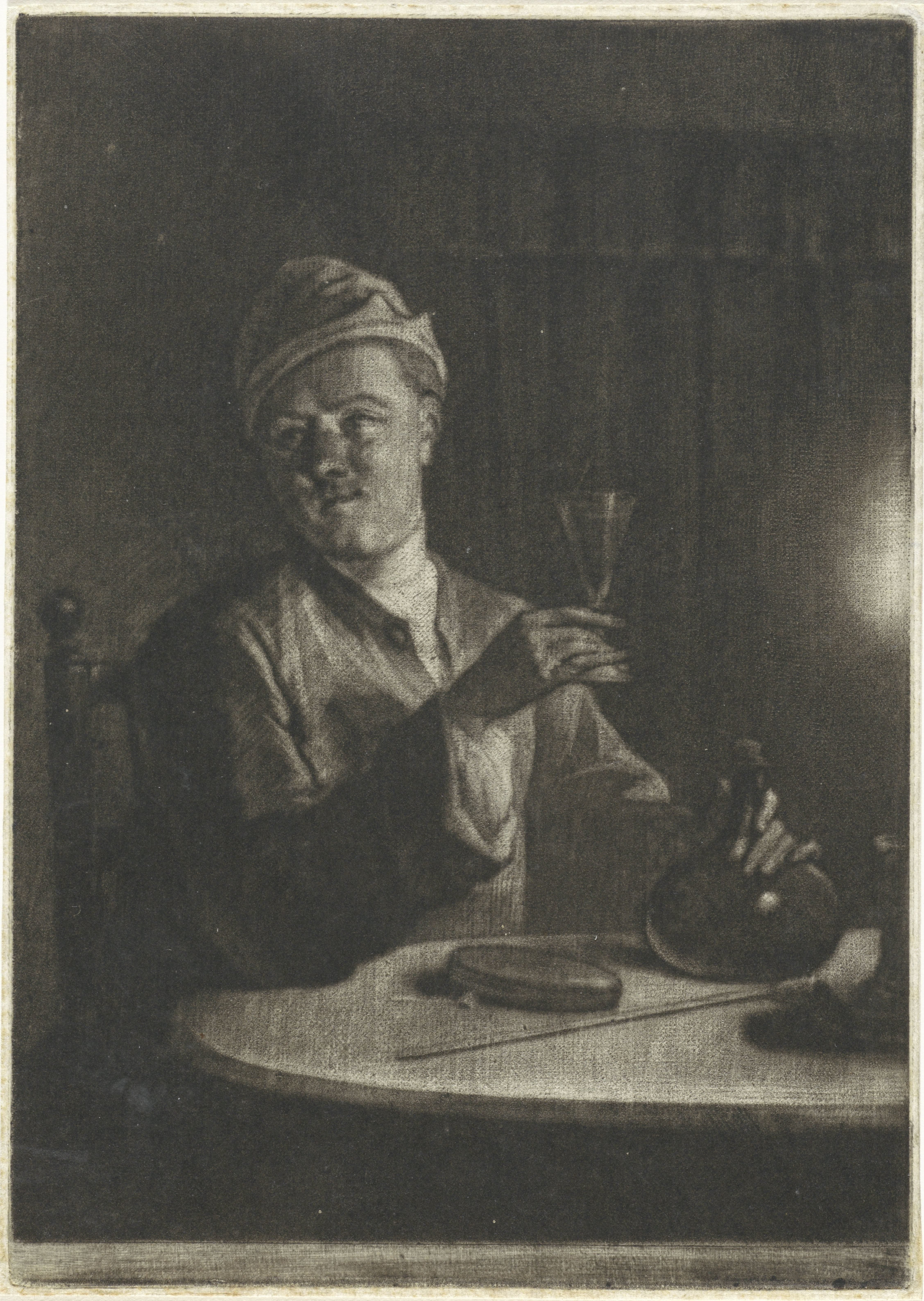 Man met opgeheven glas