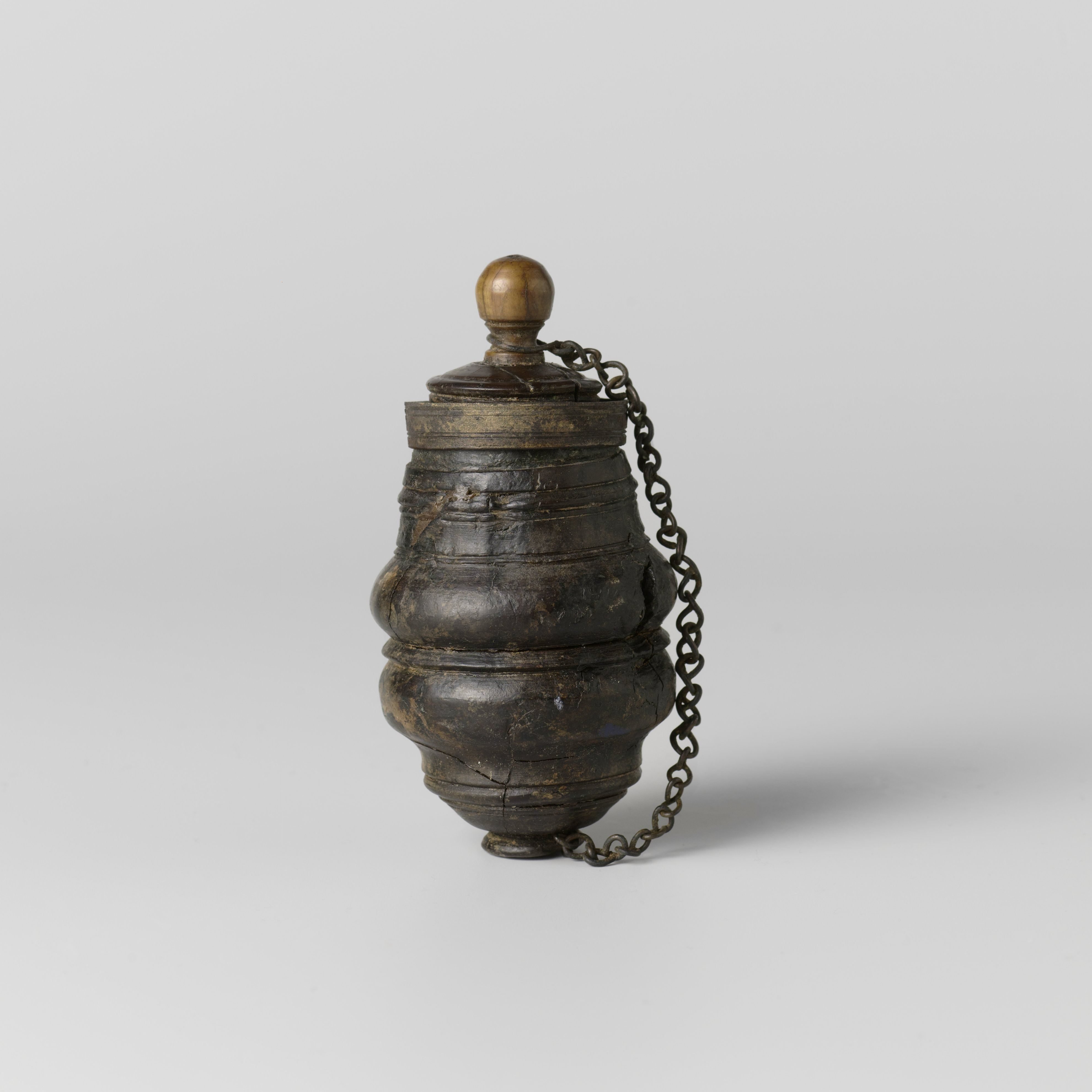 Wouden tinderbox from the wreck of the Dutch East Indiaman Hollandia