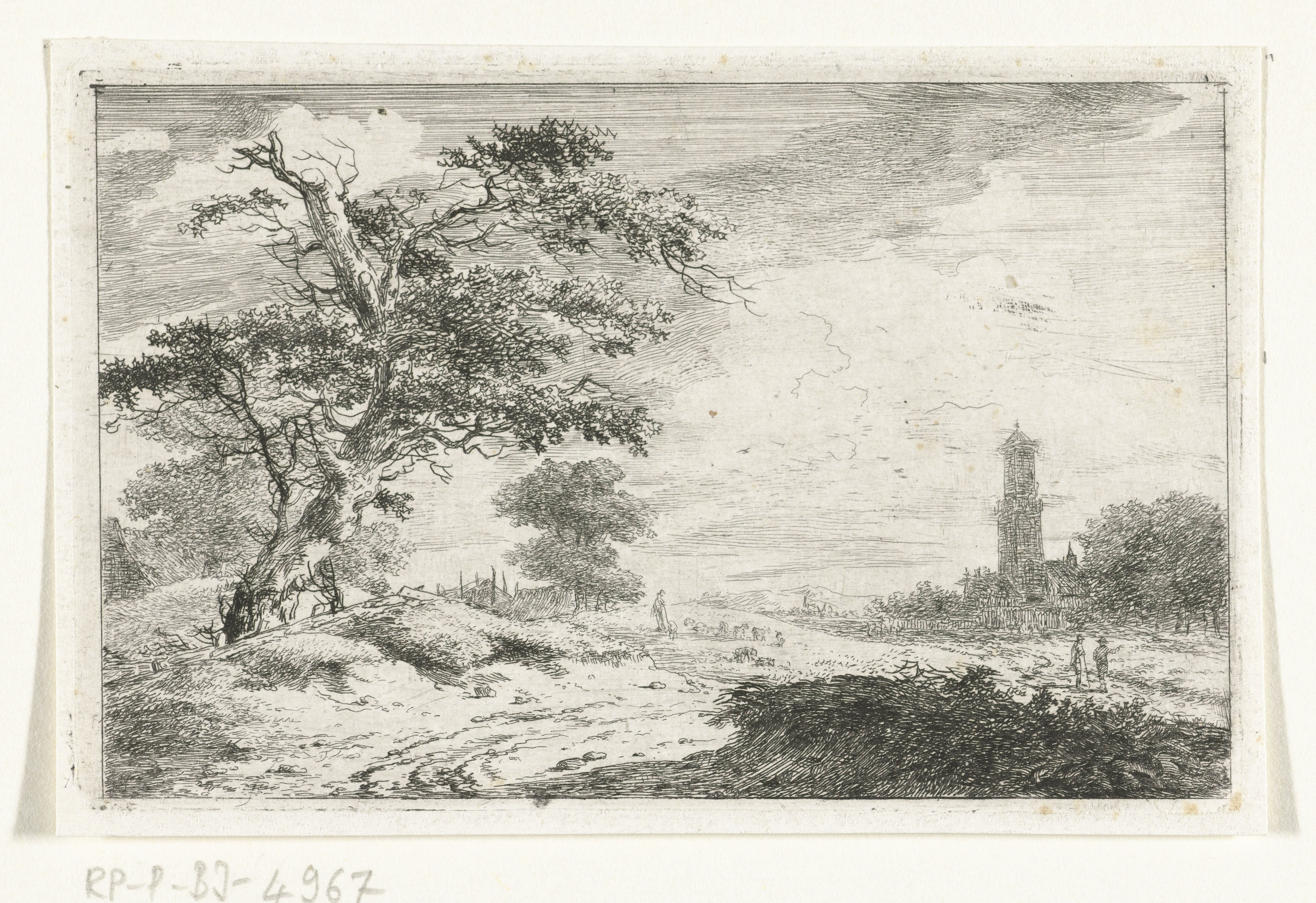 Kerktoren bij zandvlakte