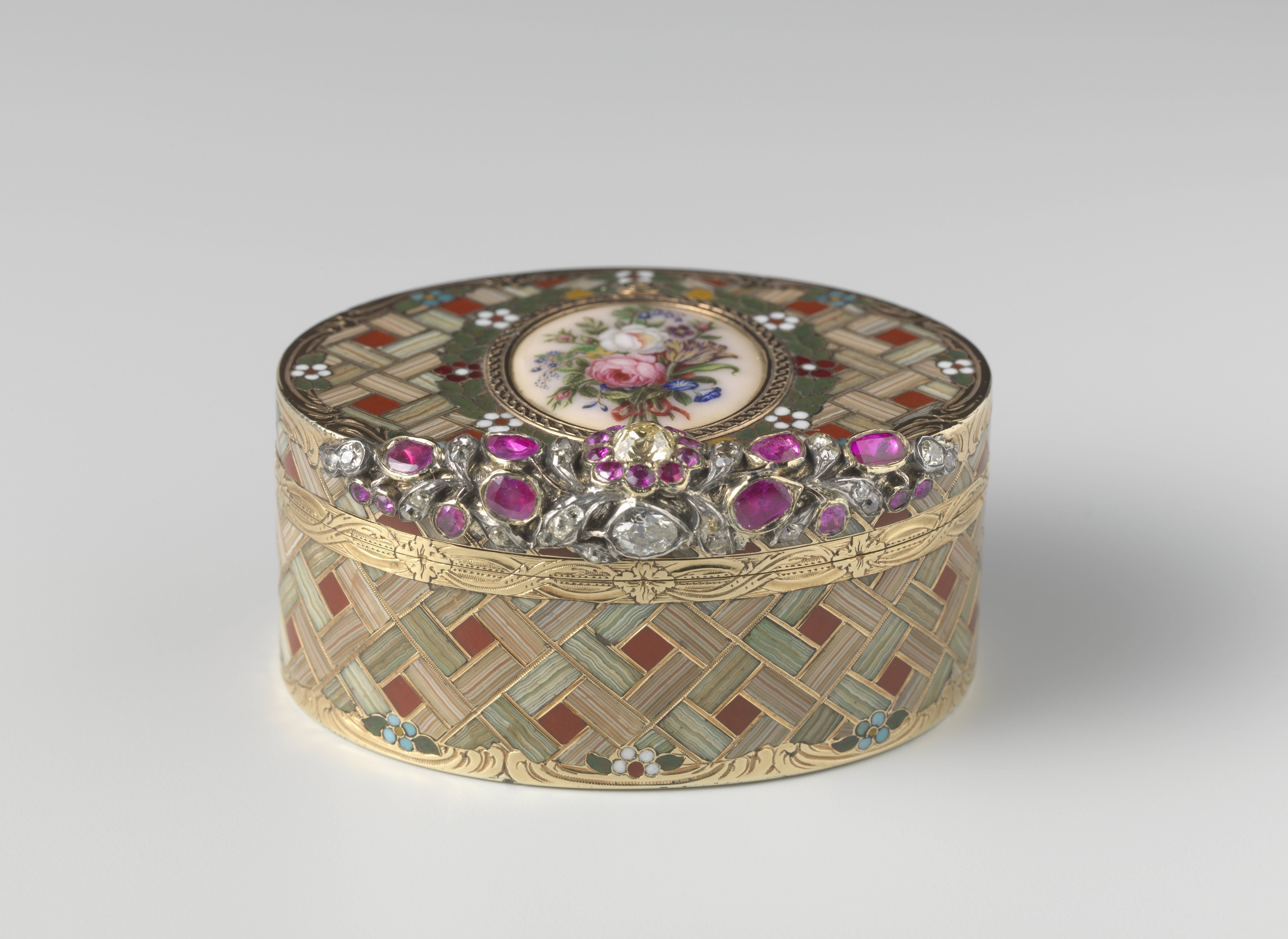 Snuffbox