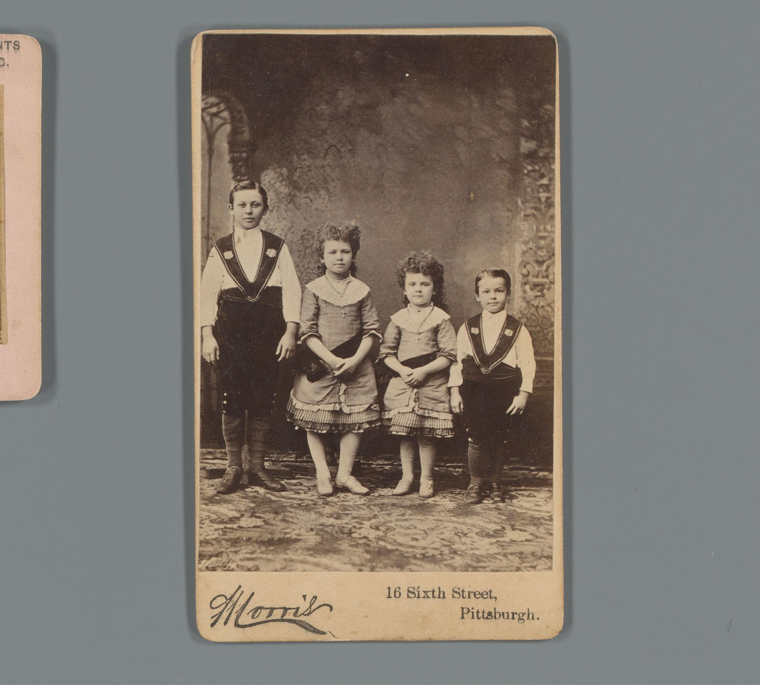 Portret van A.L. Hurtt's Juvenille Quartette met Zeddie, May, Pearl en Frank Hurtt