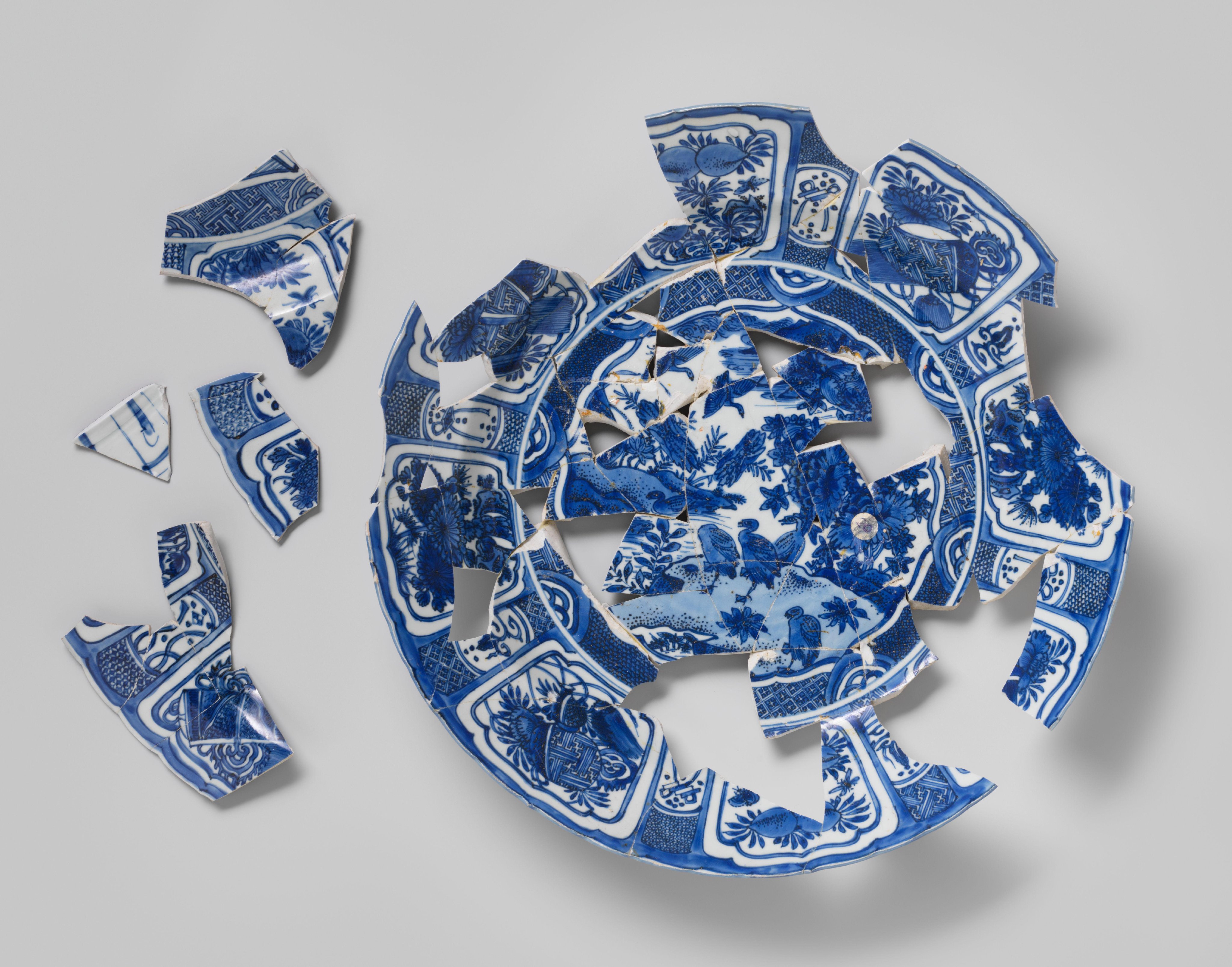 Large plate or 'lampetschotel' of Chinese porcelain from the wreck of the Dutch East Indiaman Witte Leeuw