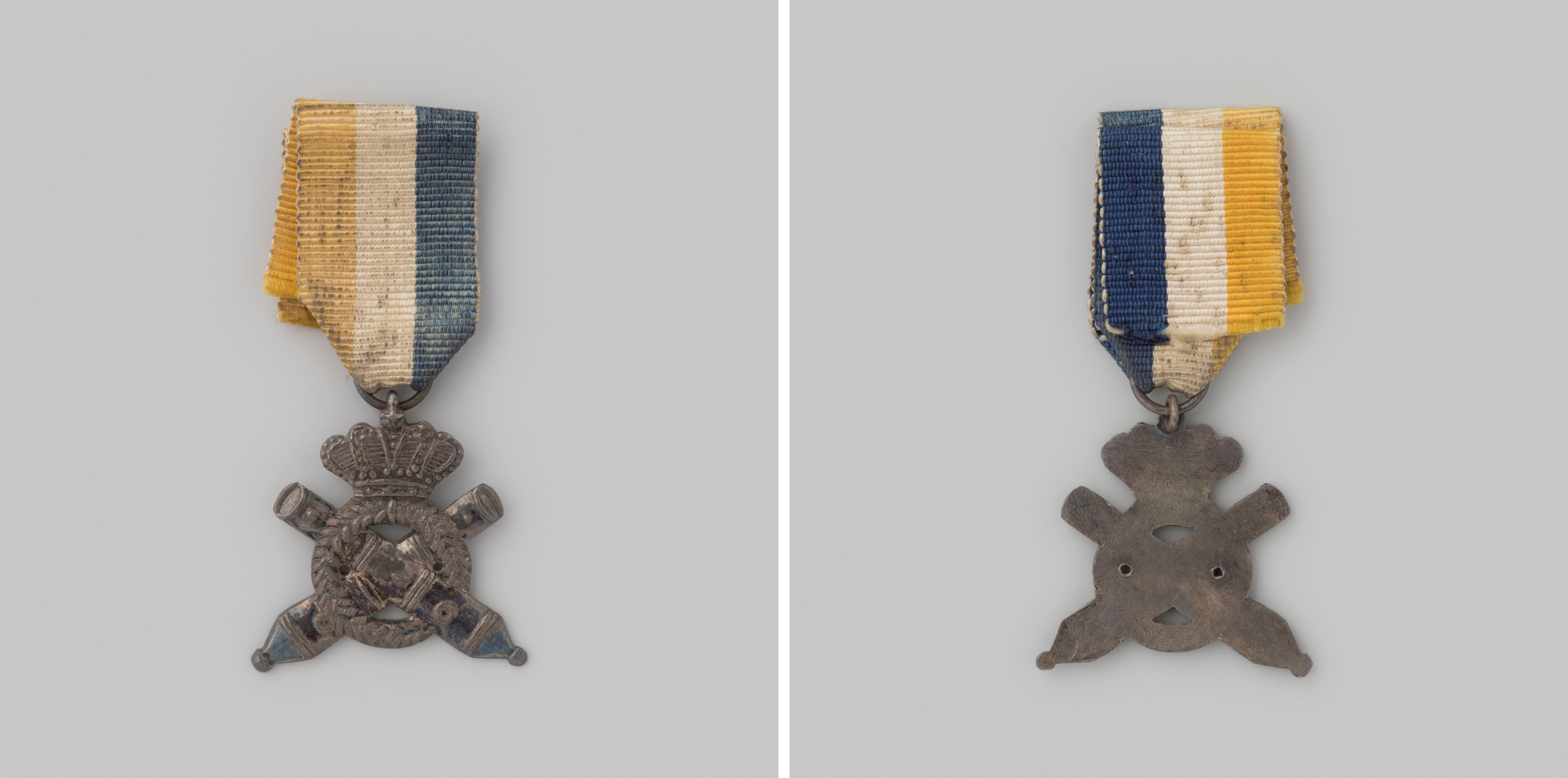Draagteken van de onderofficiersvereniging Nut en Genoegen van de artillerie-schutterij te Amsterdam