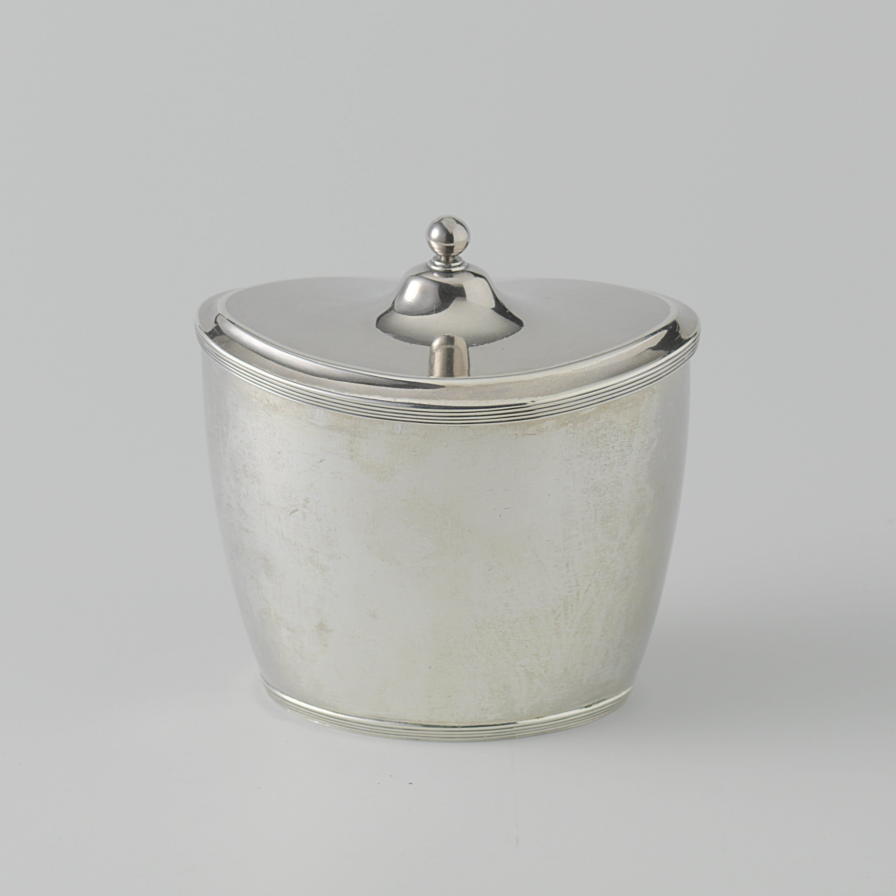 Tea caddy