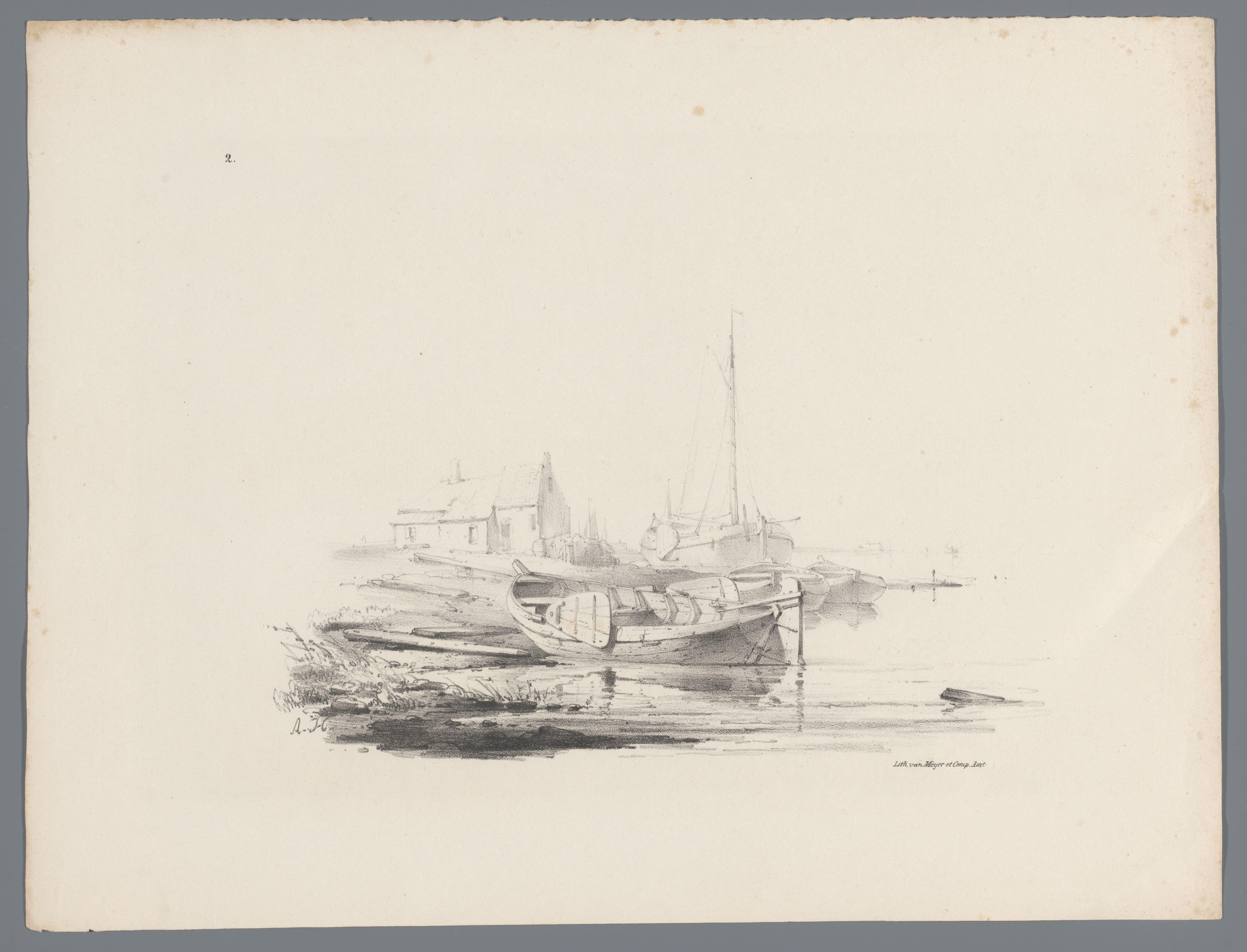 Zeilboot en roeiboten aan de waterkant
