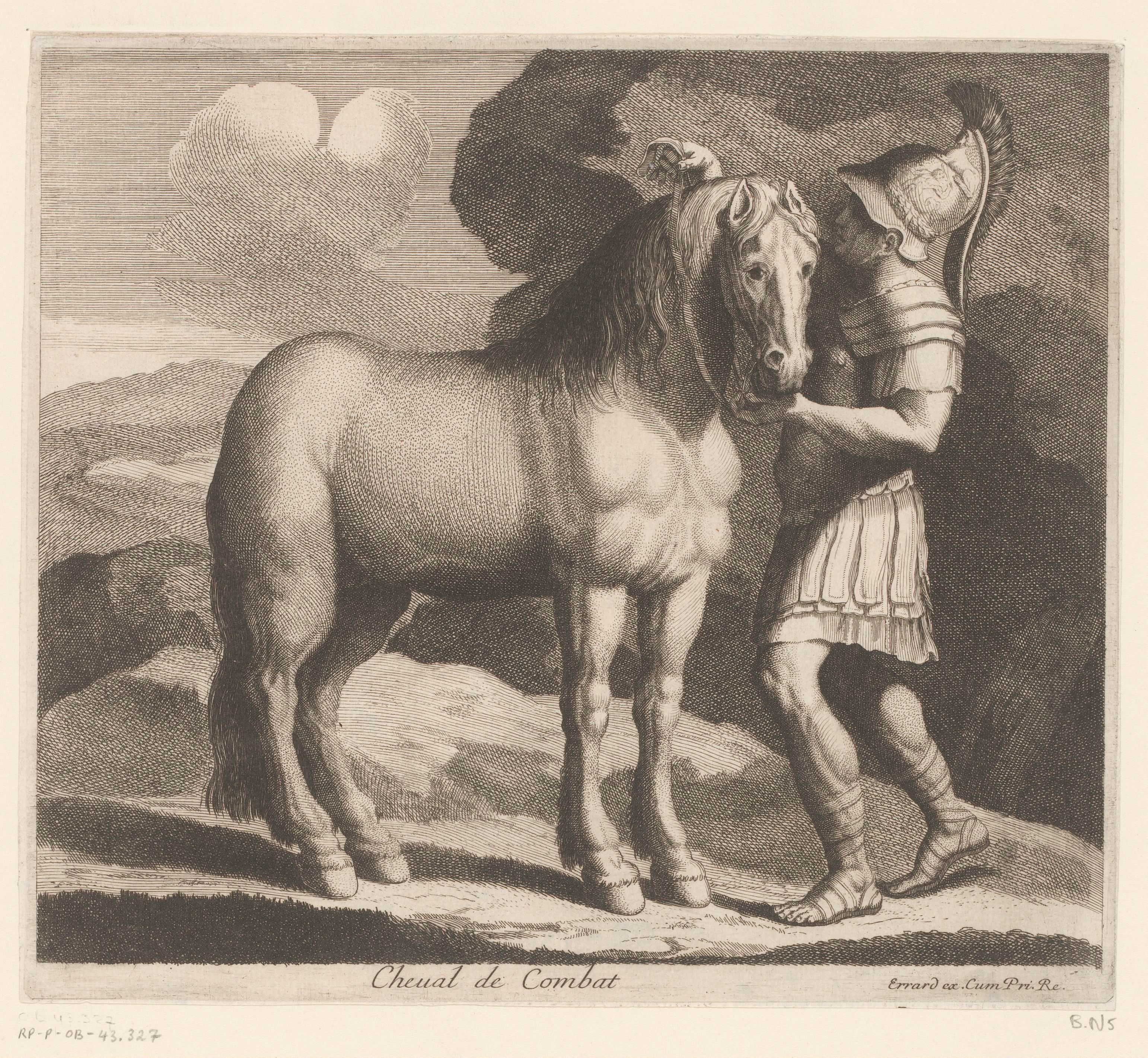 Soldaat tuigt een paard op