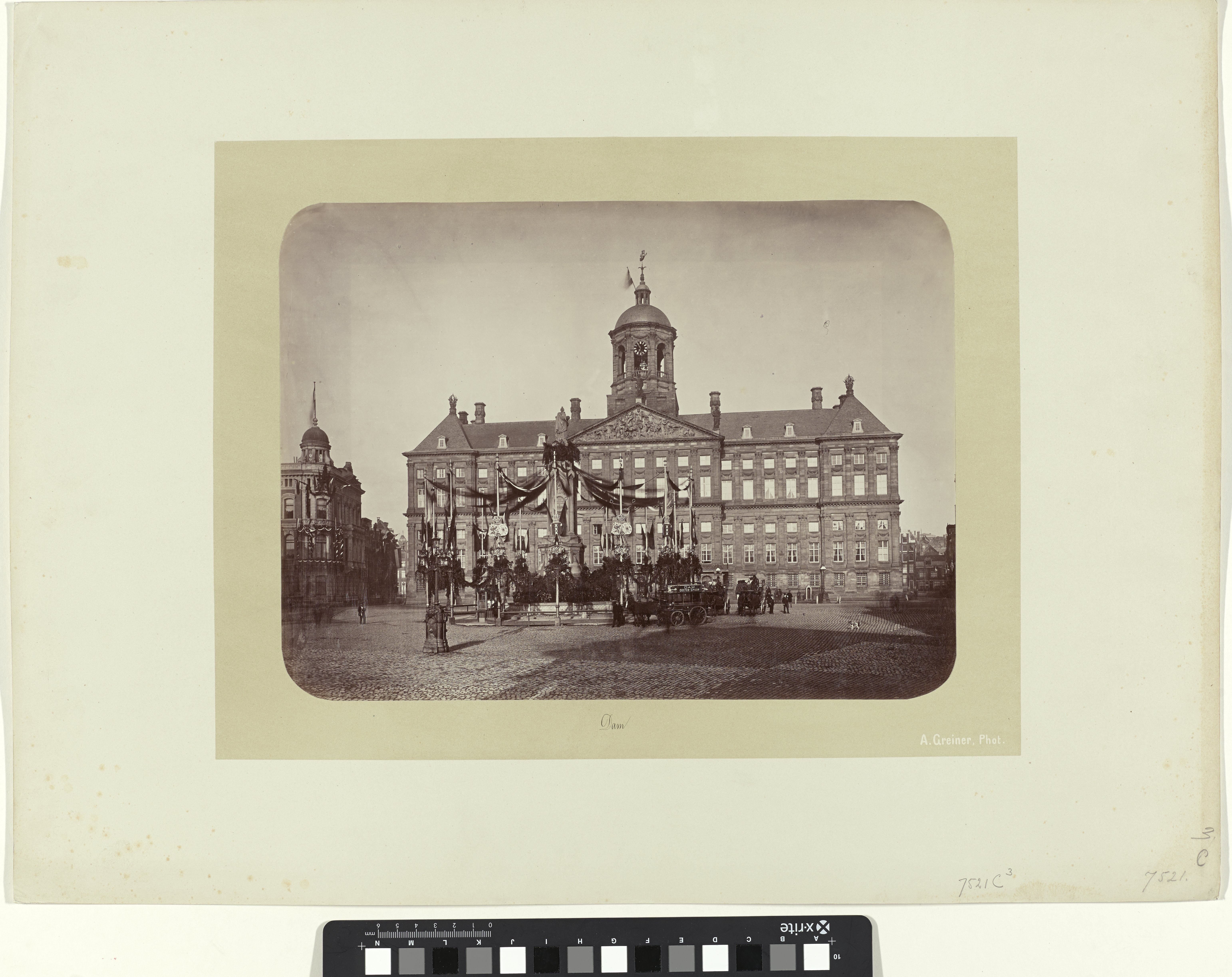 Het gedenkteken op de Dam met het Paleis, 1879