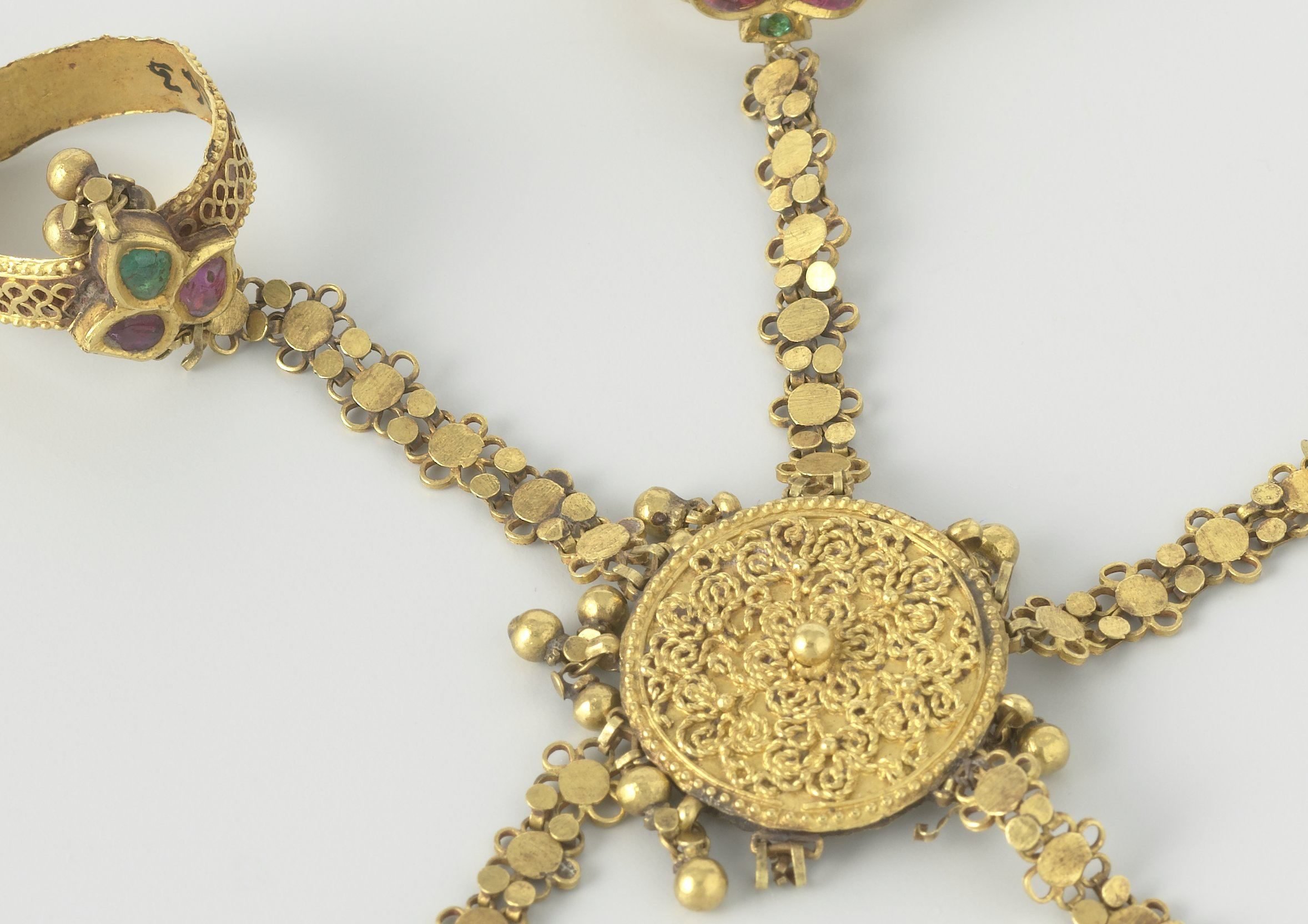 Paar handsieraden met ringen (hathiphul)
