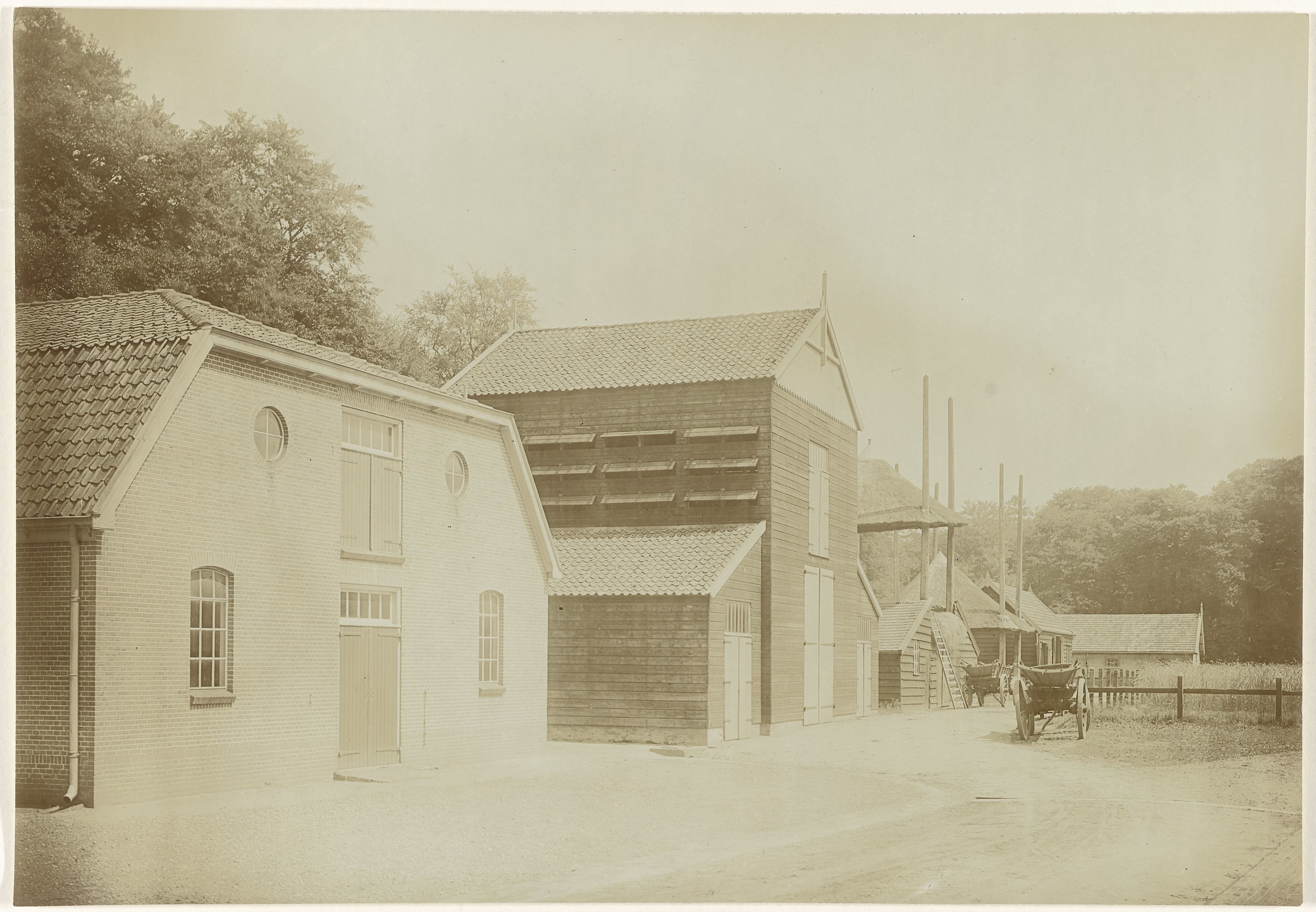 Bijgebouwen van een boerderij op Het Loo