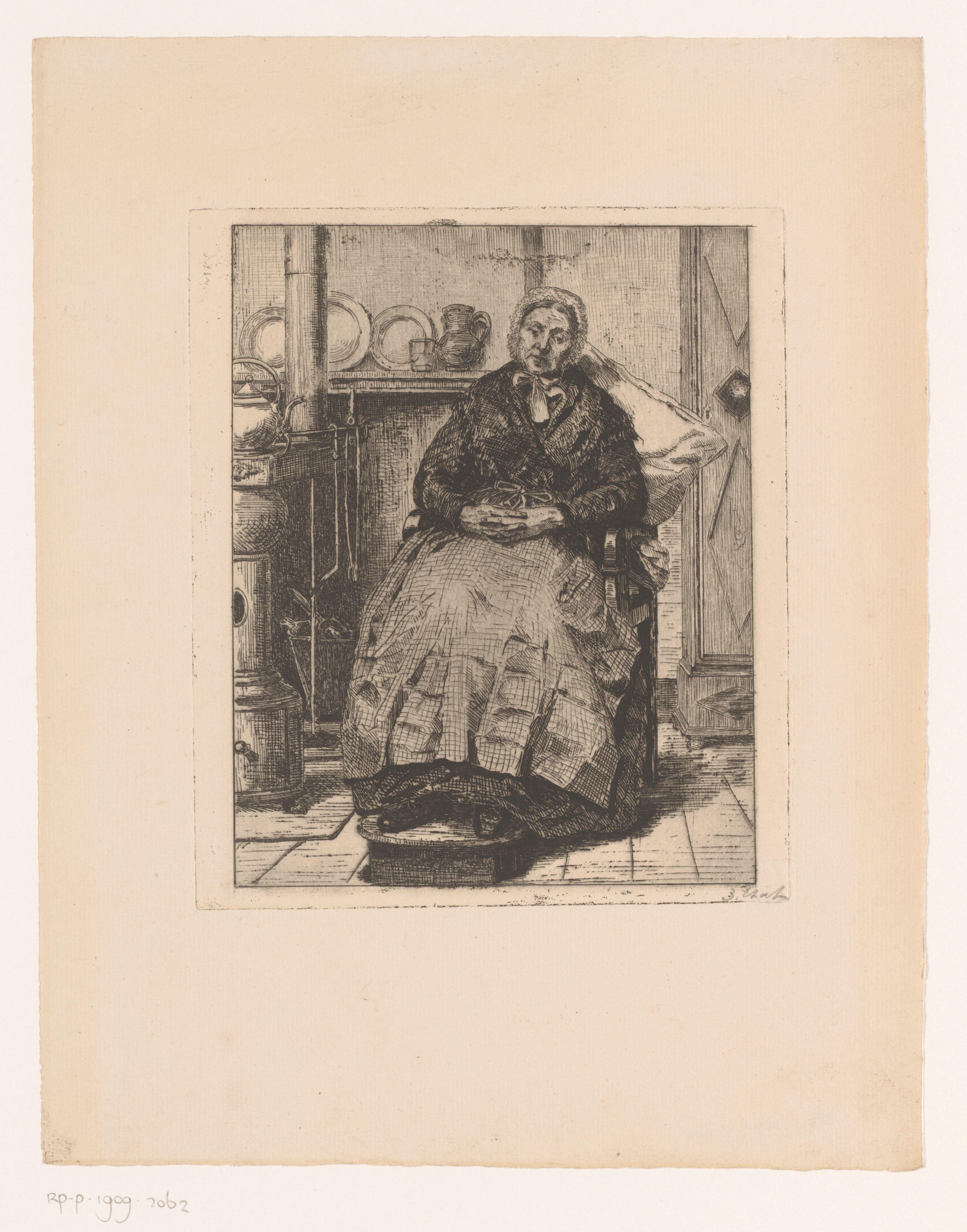Oude dame zit comfortabel naast de kachel in de keuken