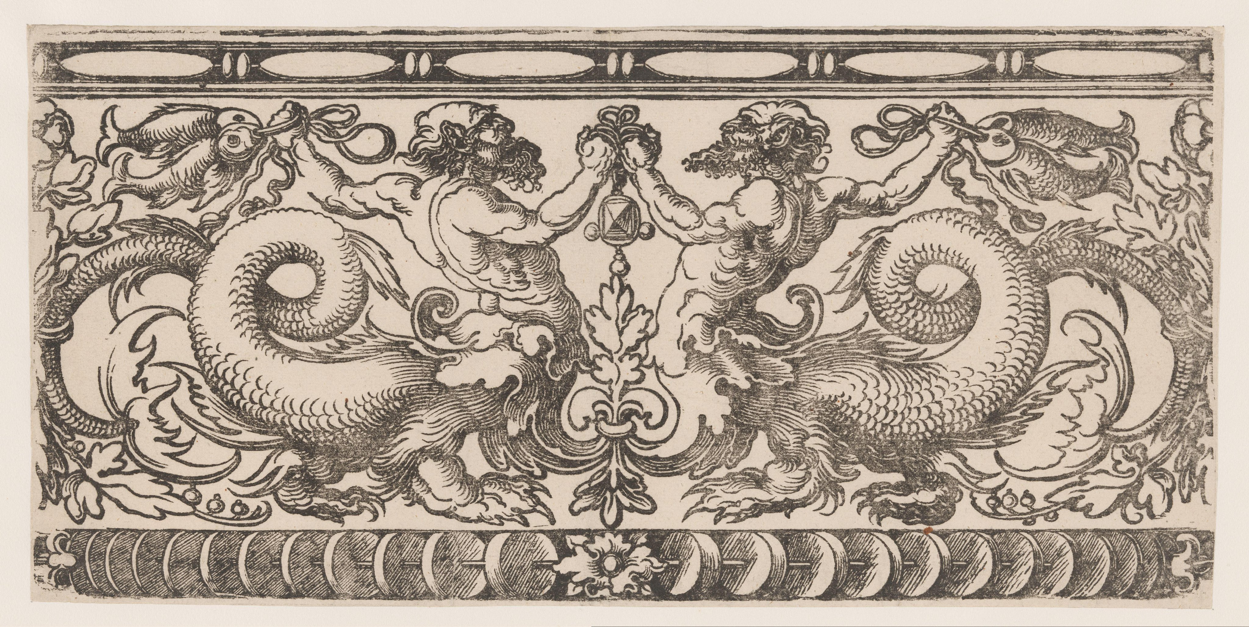 Ornament met twee vechtende tritons