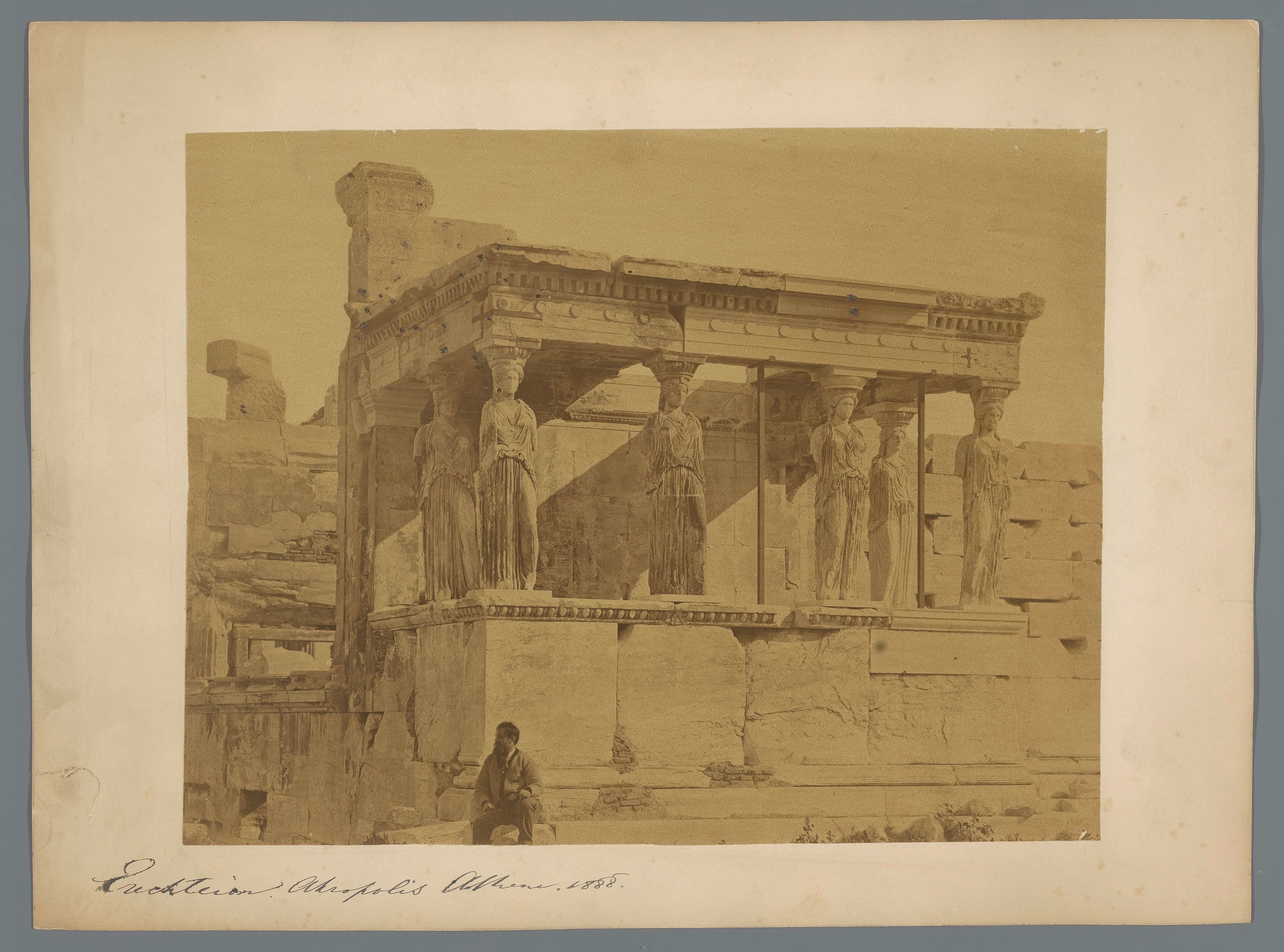 Kariatidentribune van het Erechtheion op de Akropolis van Athene