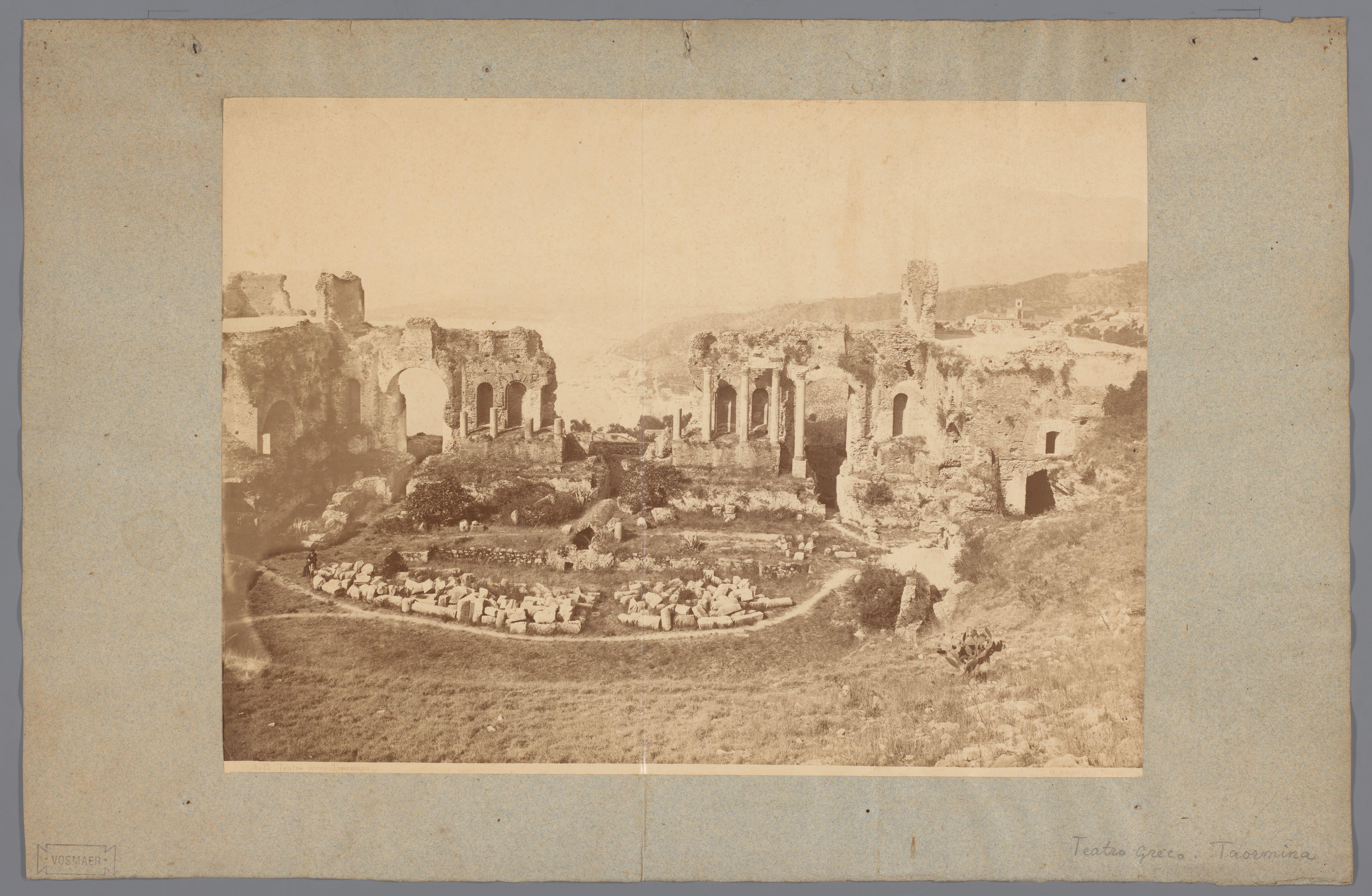 Gezicht op het Griekse theater van Taormina, Sicilië