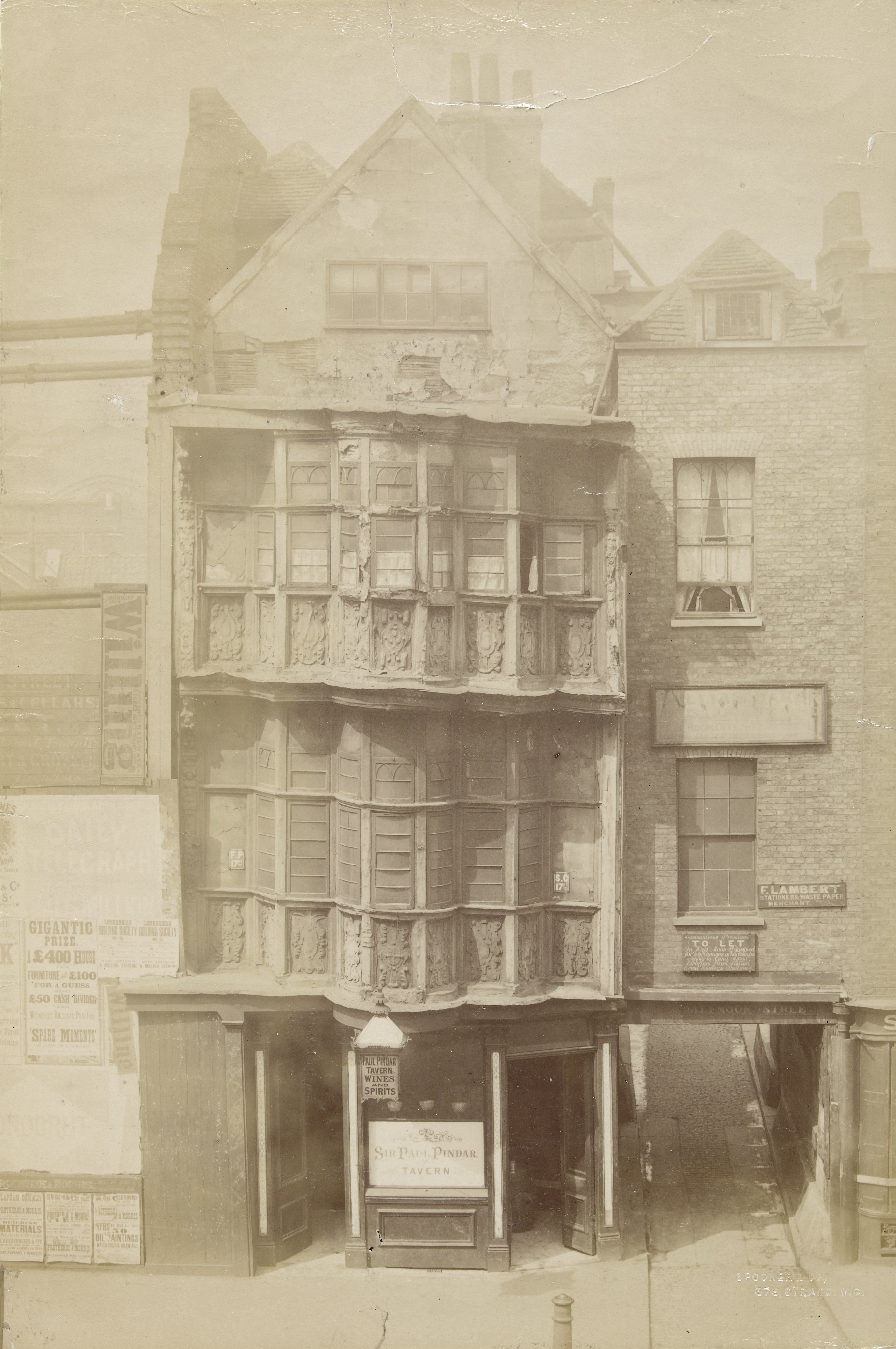 Voorgevel huis [in Holborn, Londen?]