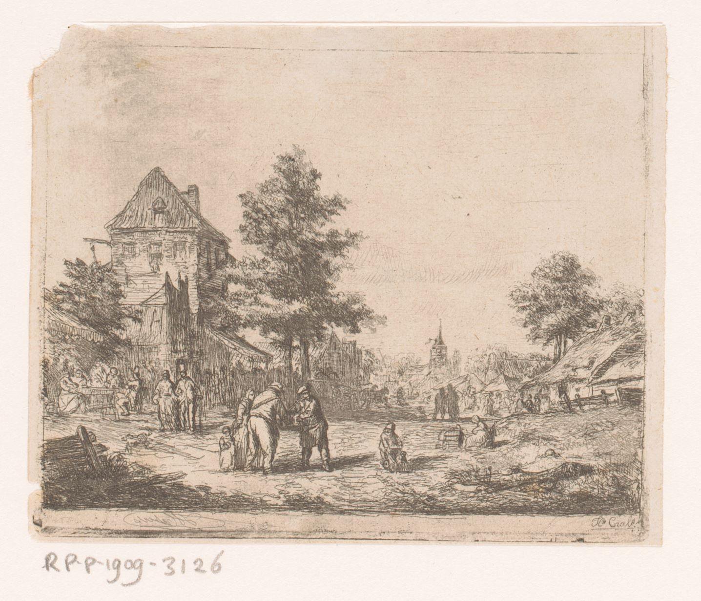 Dorpsgezicht met veel mensen op straat en een kerk op de achtergrond