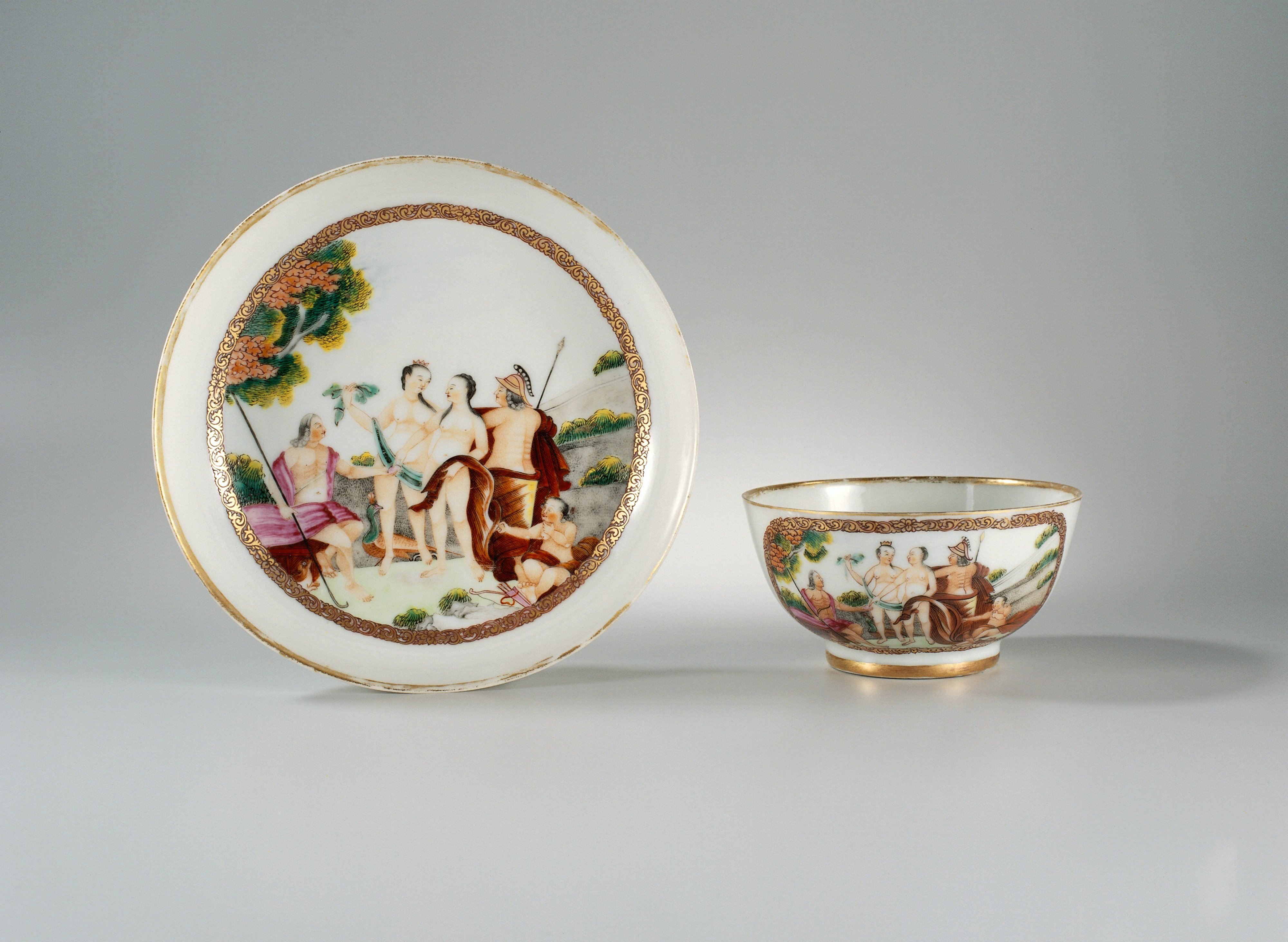 Straight-sided cup and saucer with an image of the Judgement op Paris