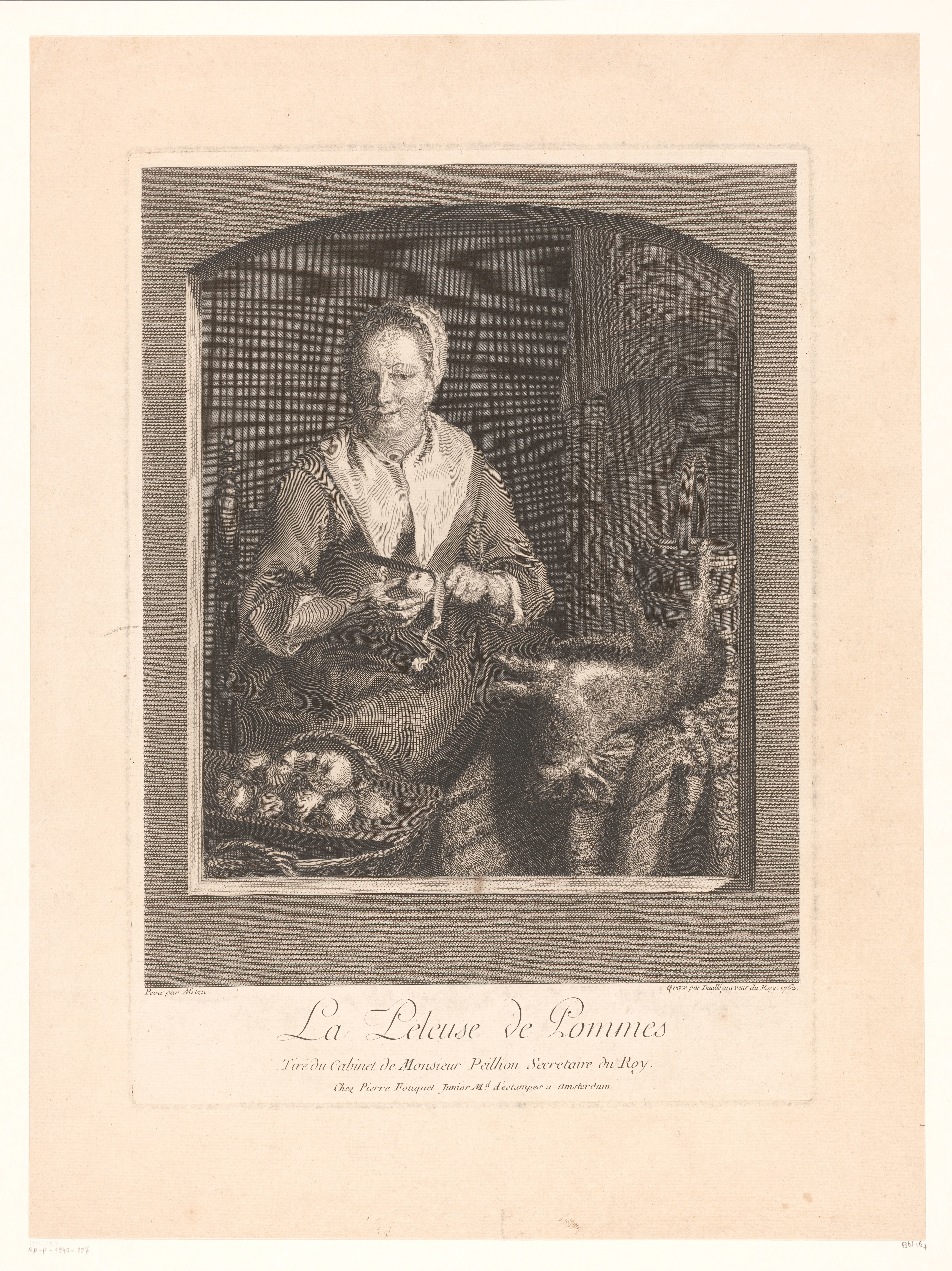 Appelschillende vrouw in een keukeninterieur
