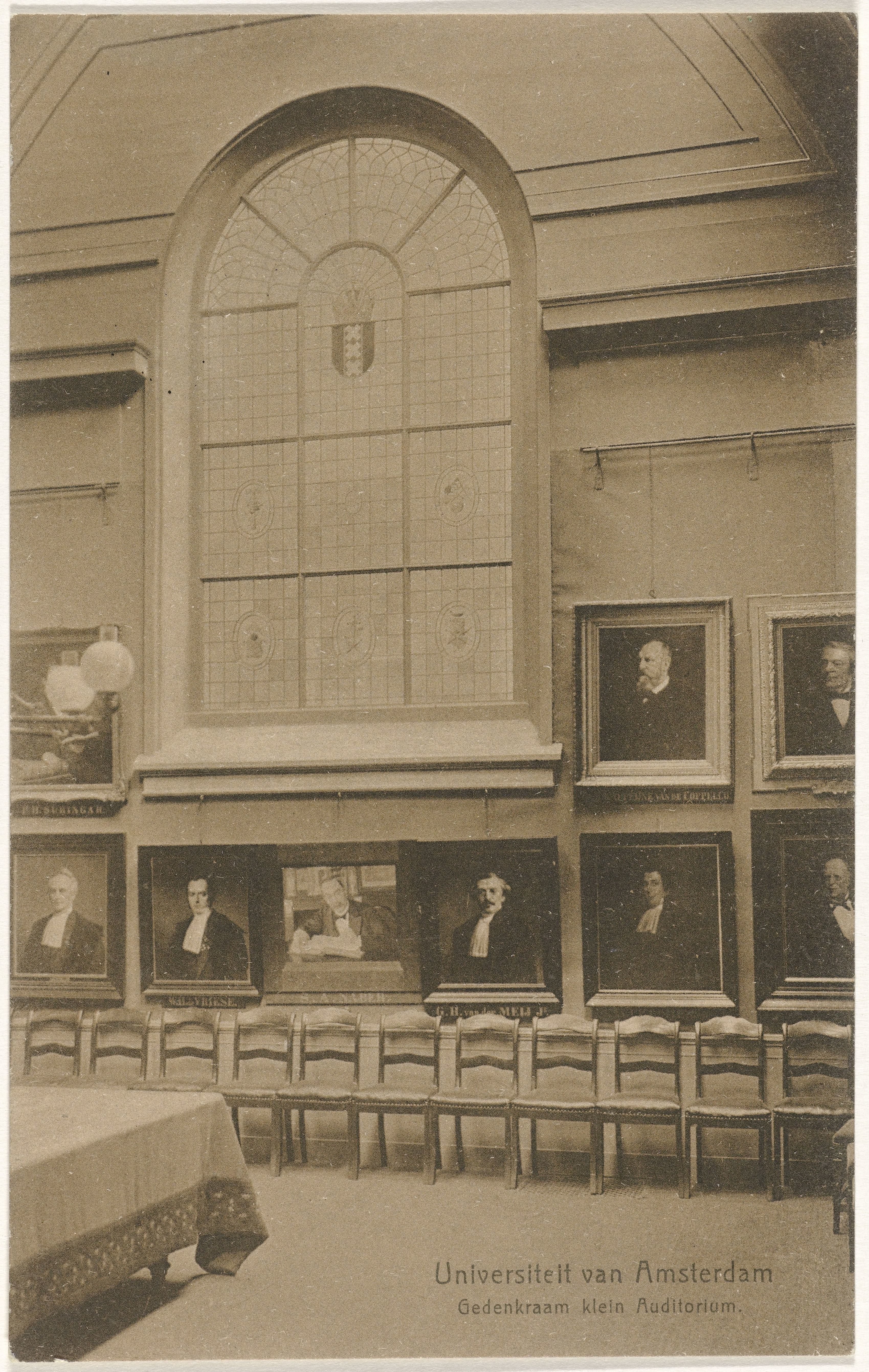 Universiteit van Amsterdam, gedenkraam klein auditorium