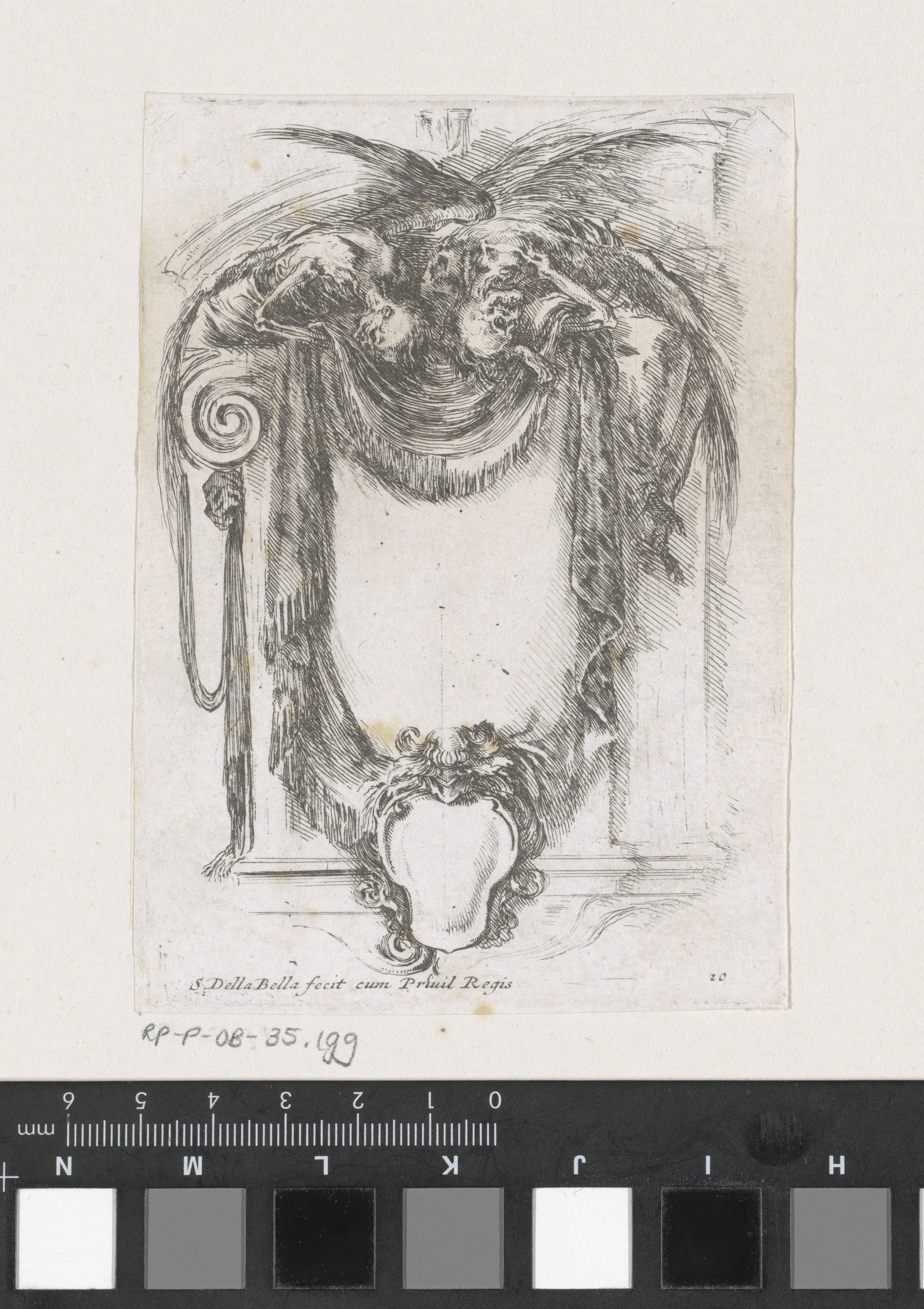 Cartouche met draperie opgehouden door twee gevleugelde skeletten