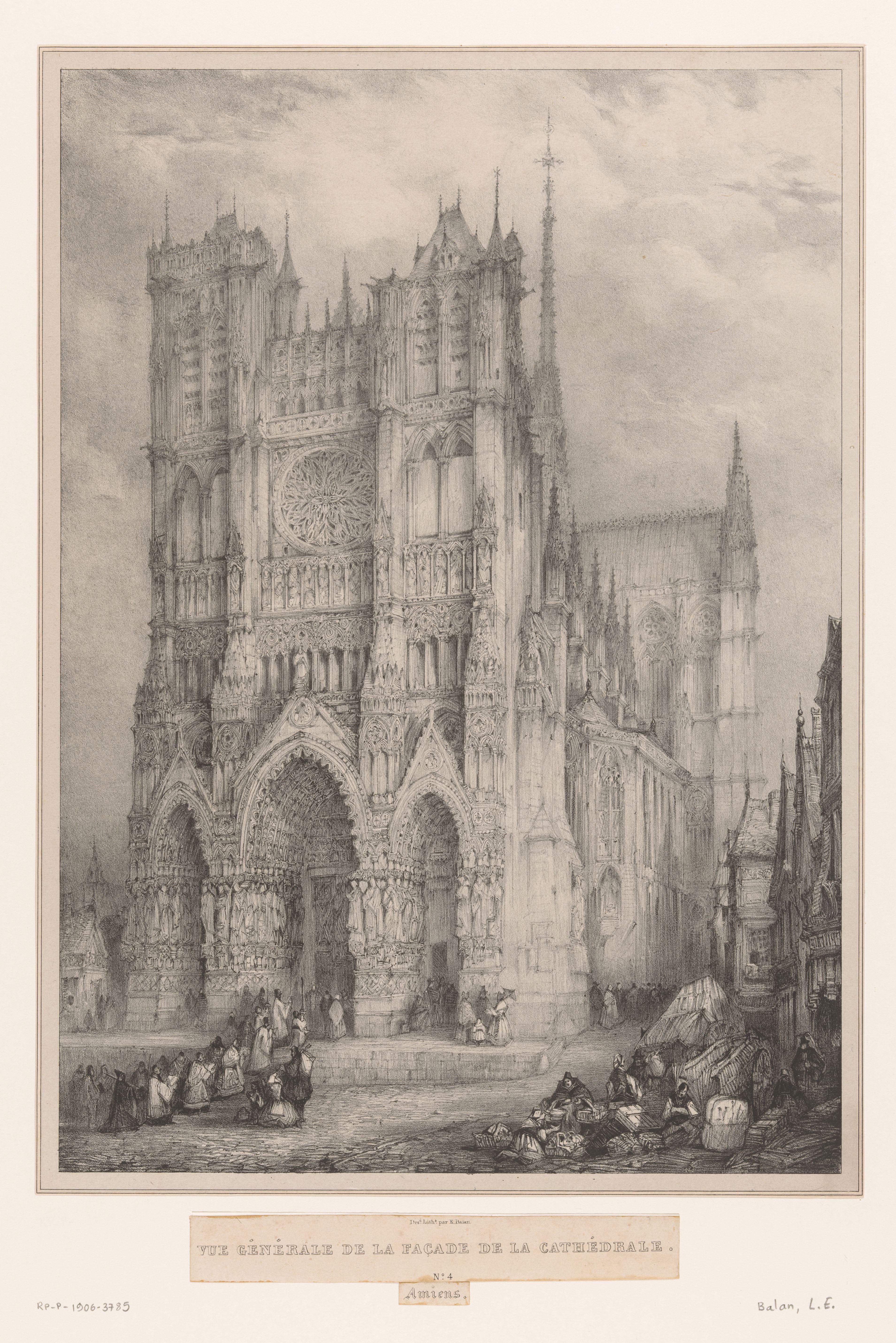 Zicht op de westelijke gevel van de Notre-Dame van Amiens