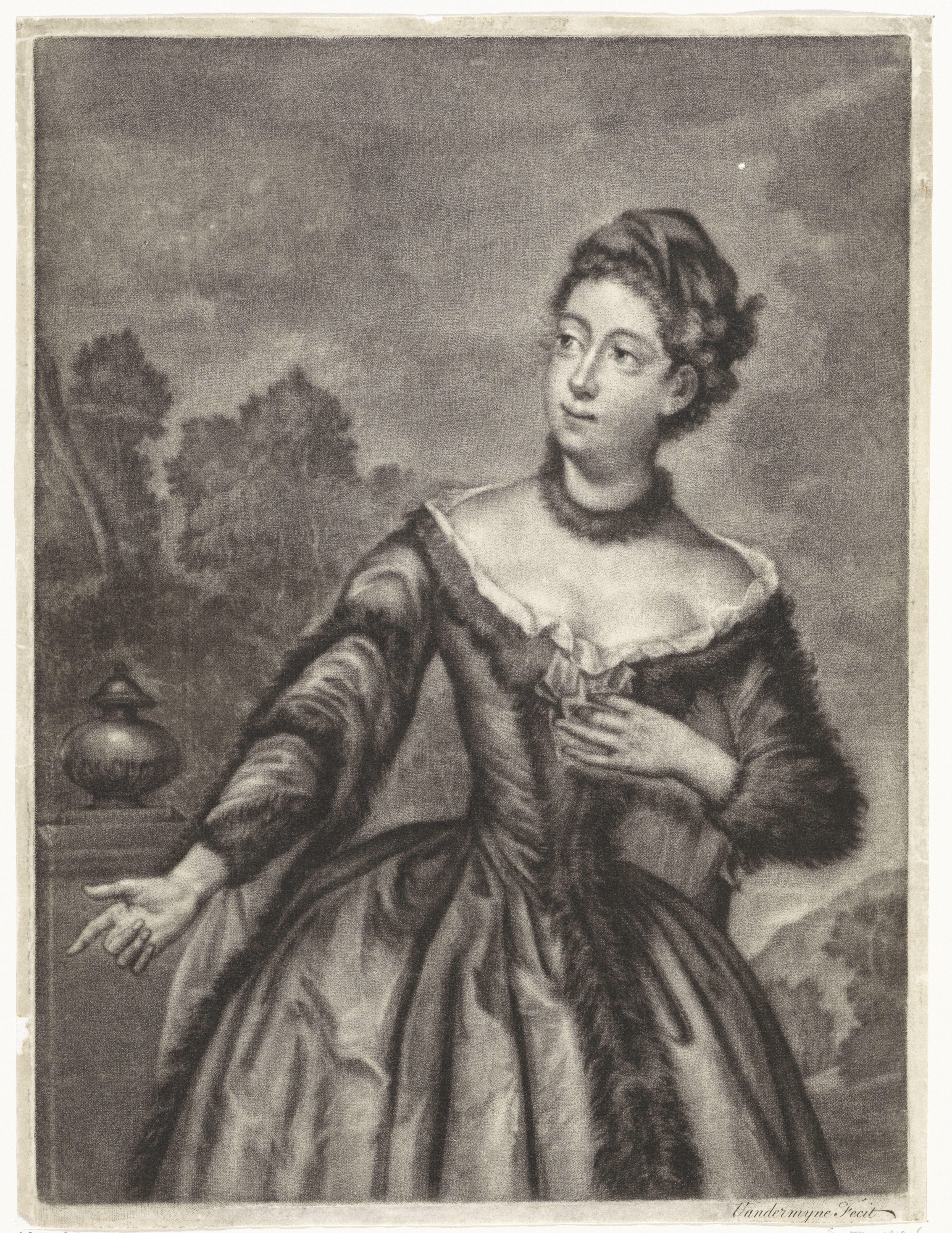 Portret van een staande vrouw