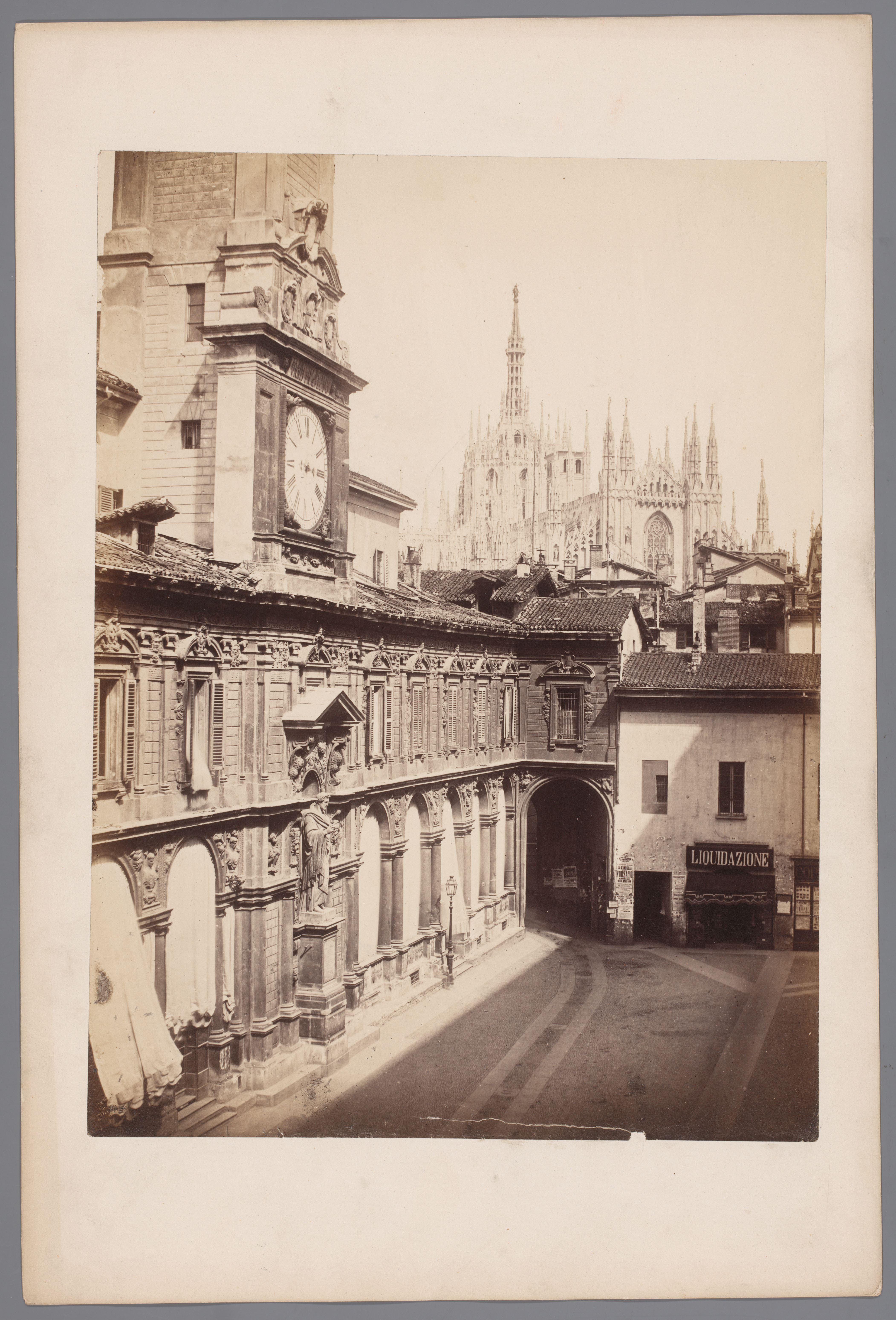 Straat in Milaan met de kathedraal op de achtergrond, Italië