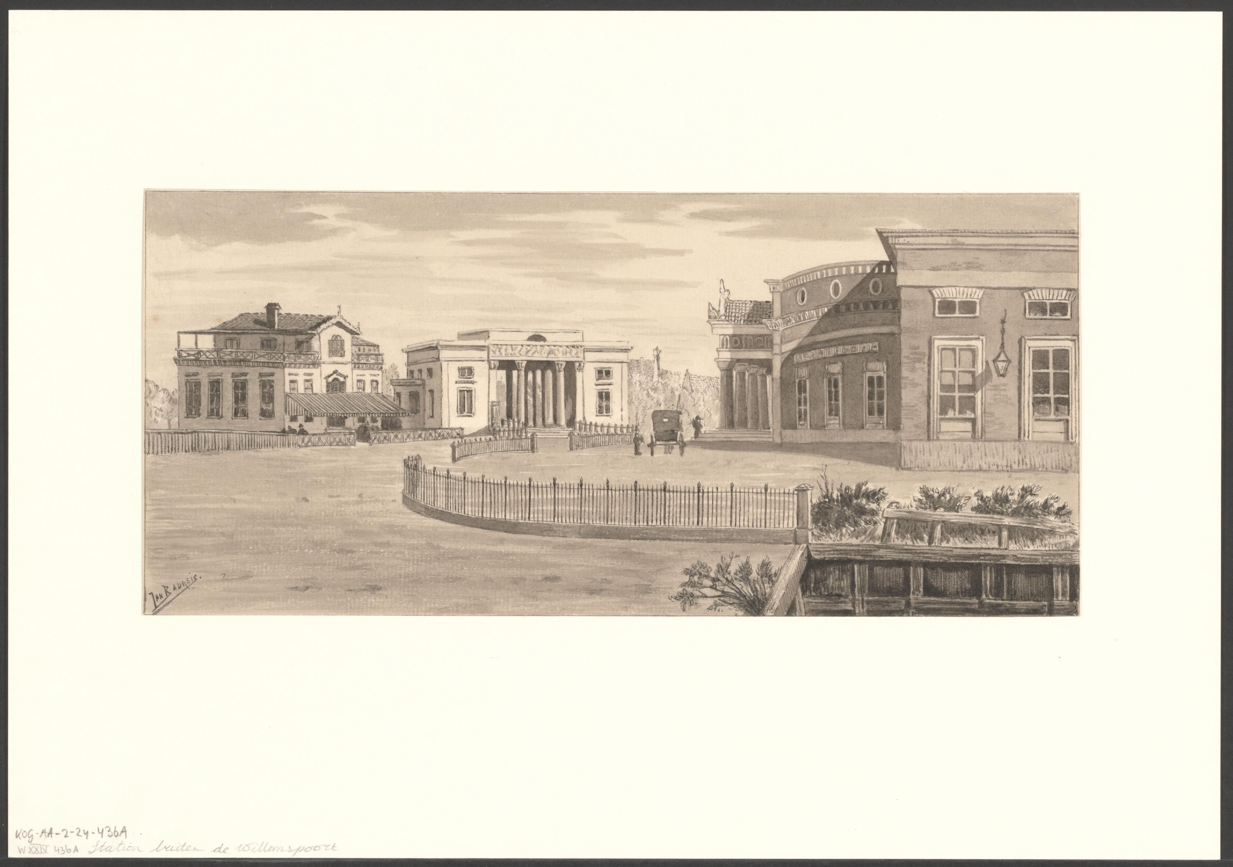 Gezicht op de Haarlemmerweg, de Willemspoort en rechts het station Willemspoort