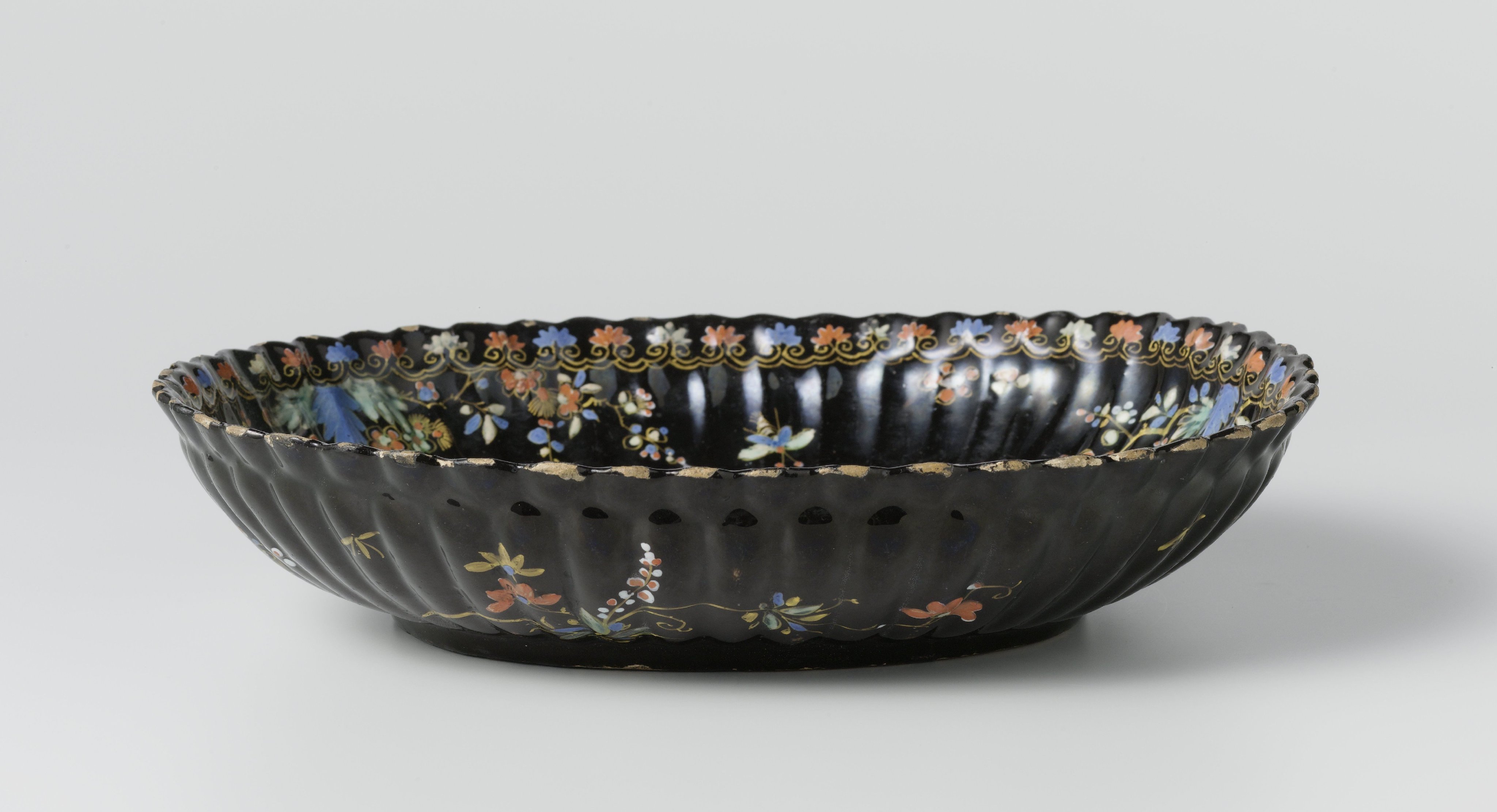 Oval bowl