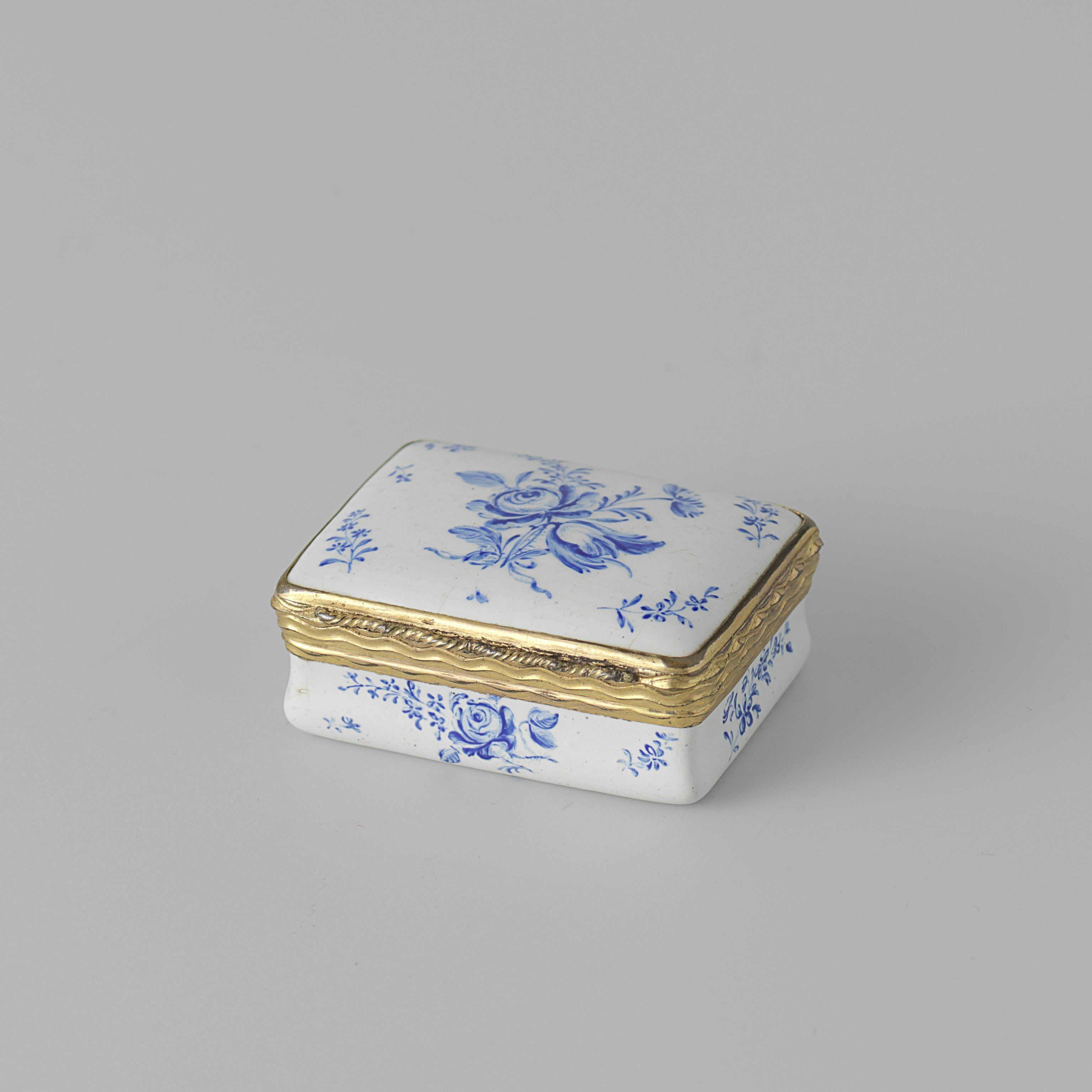 Snuffbox