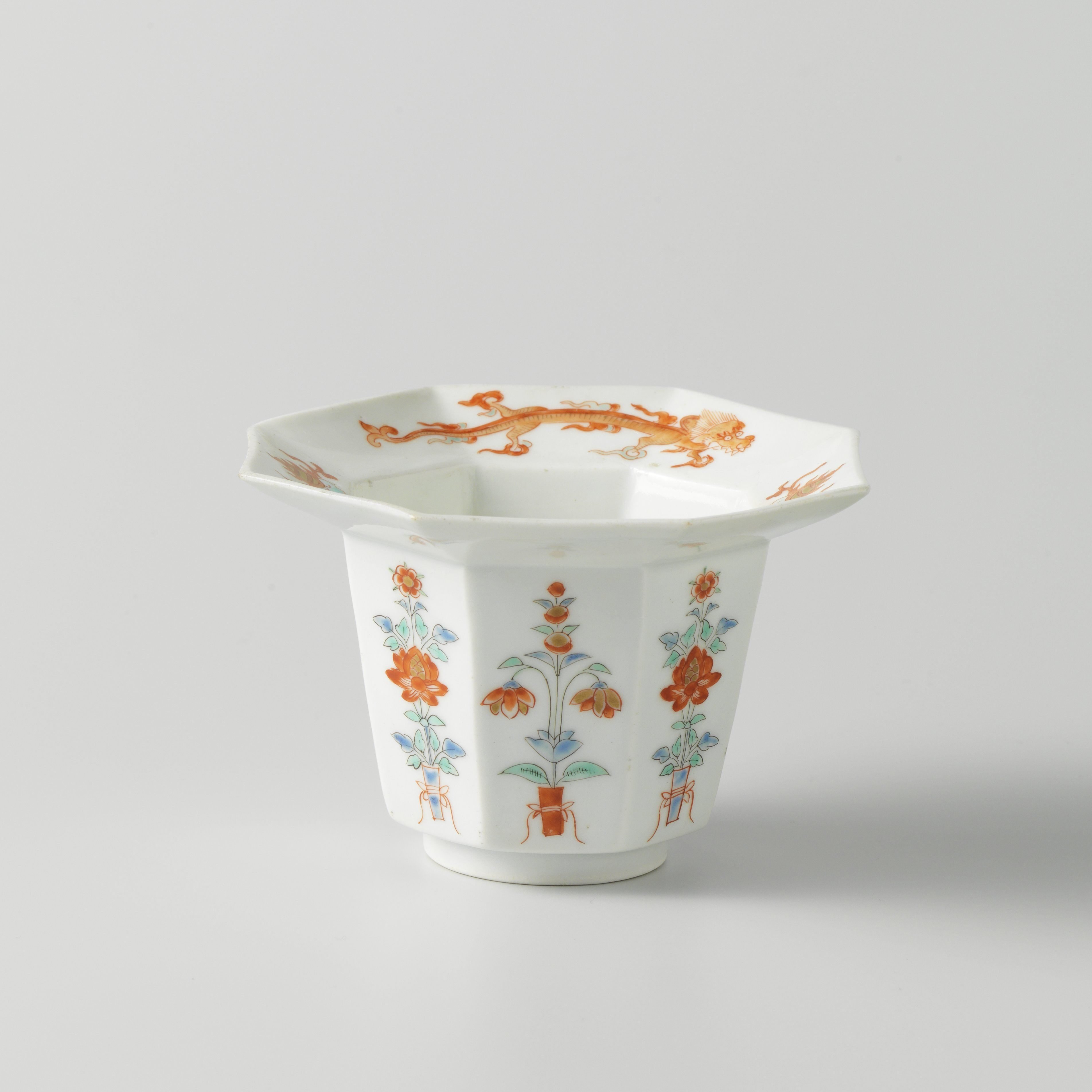 Octagonal bowl with floral motifs, dragons and pearls