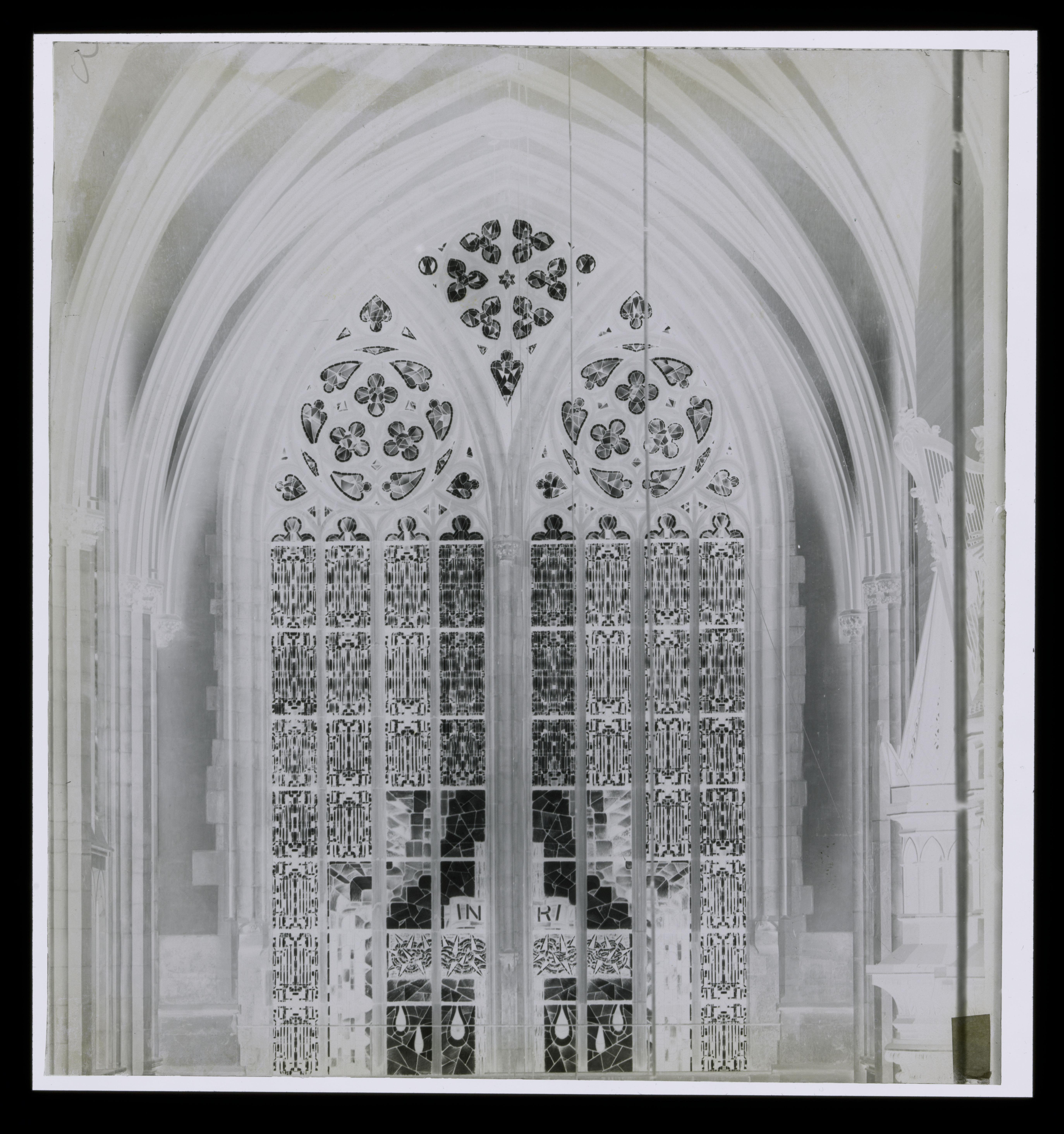 Fotoreproductie van het bovenste deel van het Evangelistenraam gemaakt door Richard Nicolaüs Roland Holst in de Dom van Utrecht