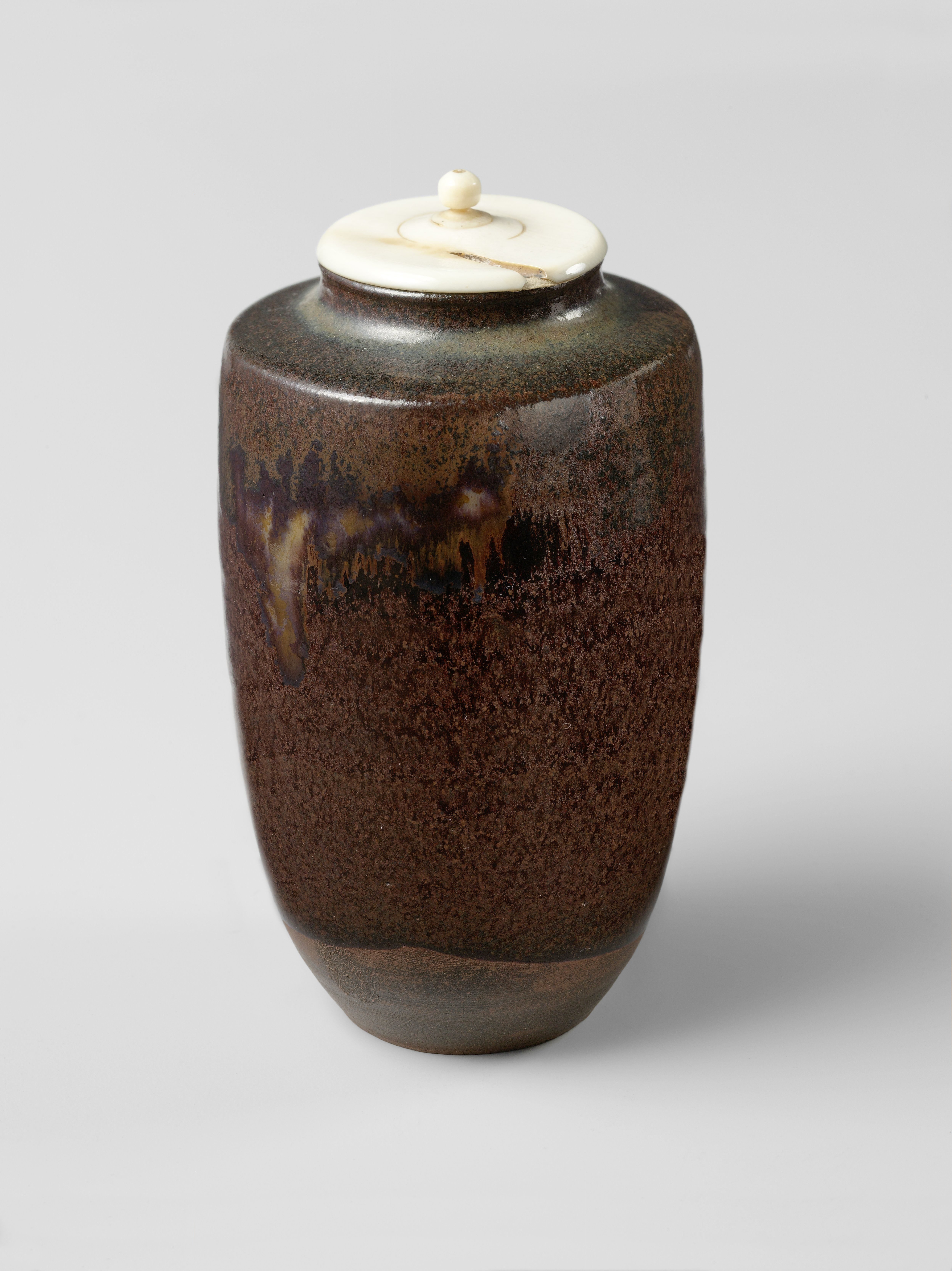 Tea caddy with a brown glaze
