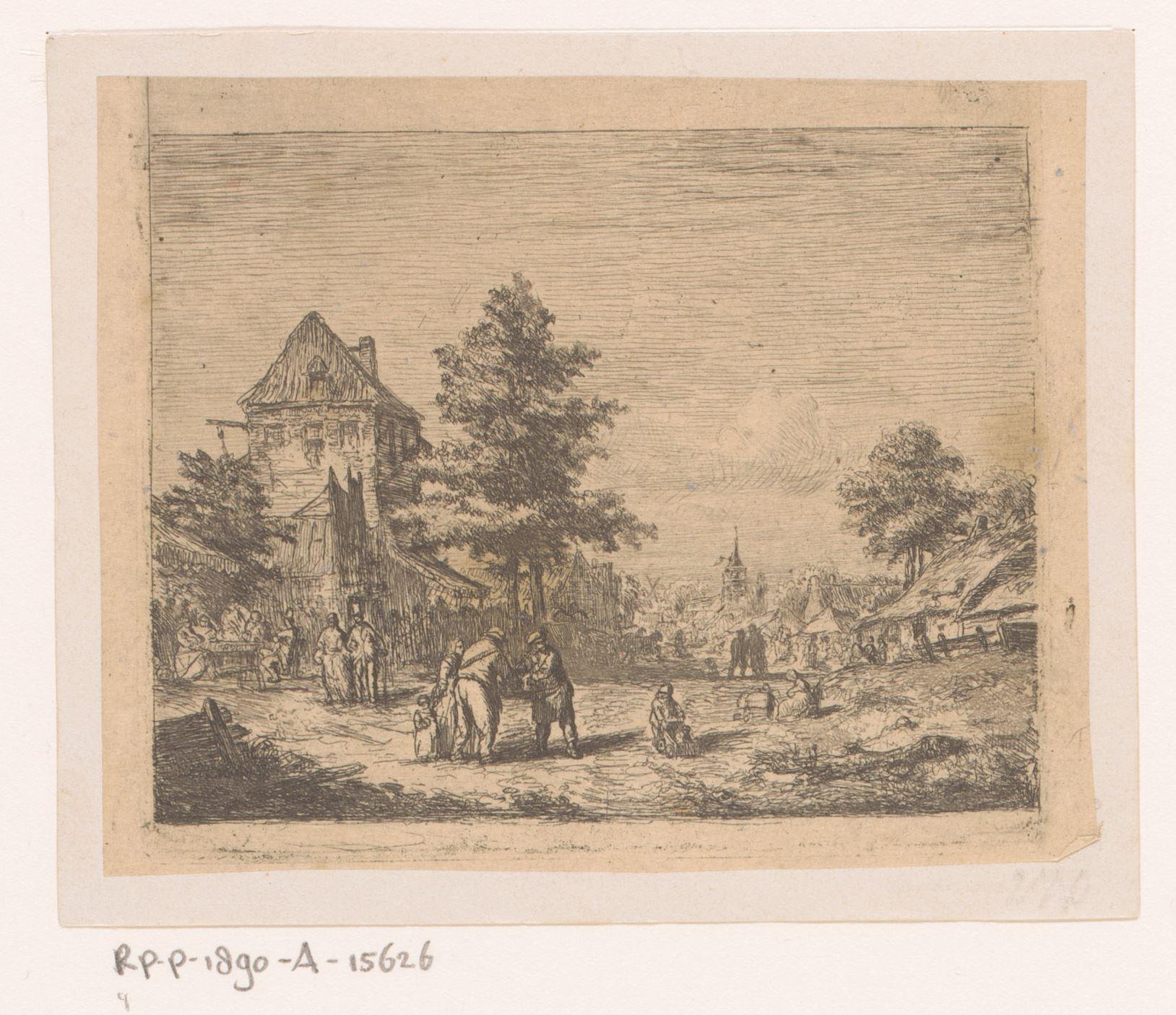 Dorpsgezicht met veel mensen op straat en een kerk op de achtergrond