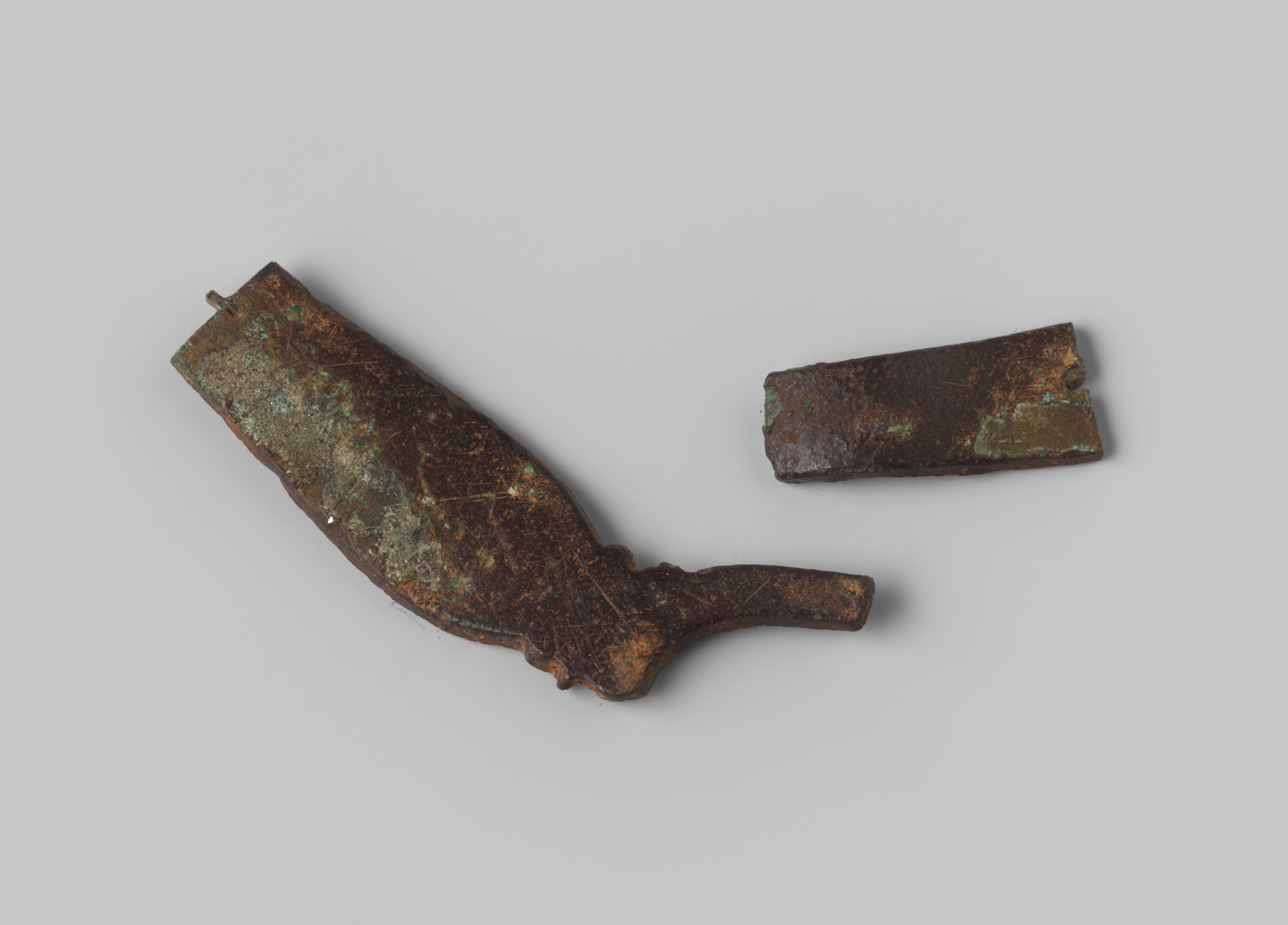 Fragmenten handvat van een lamp uit het wrak van de Oost-Indiëvaarder Hollandia