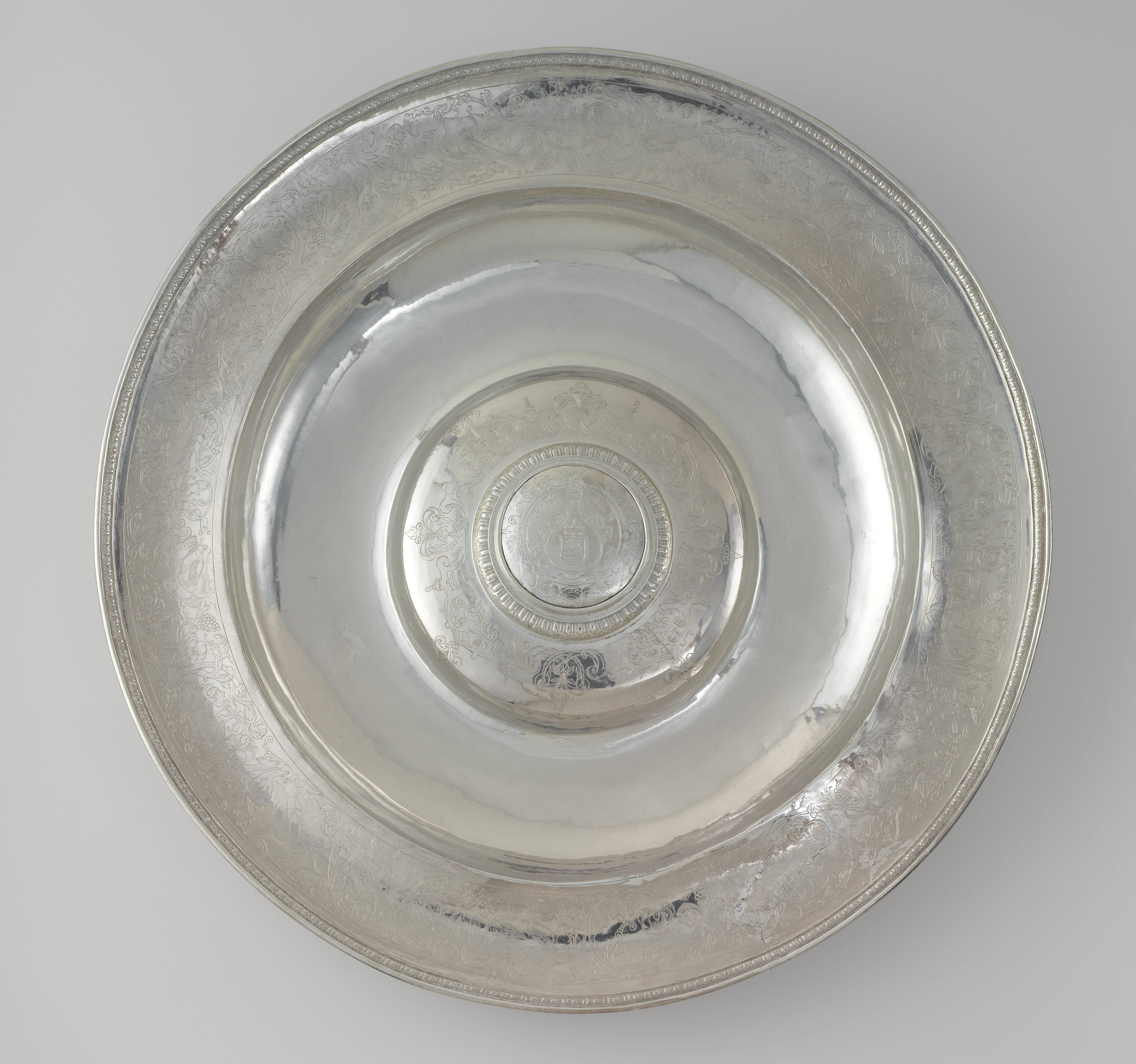 Ewer and basin with the arms of Vlissingen