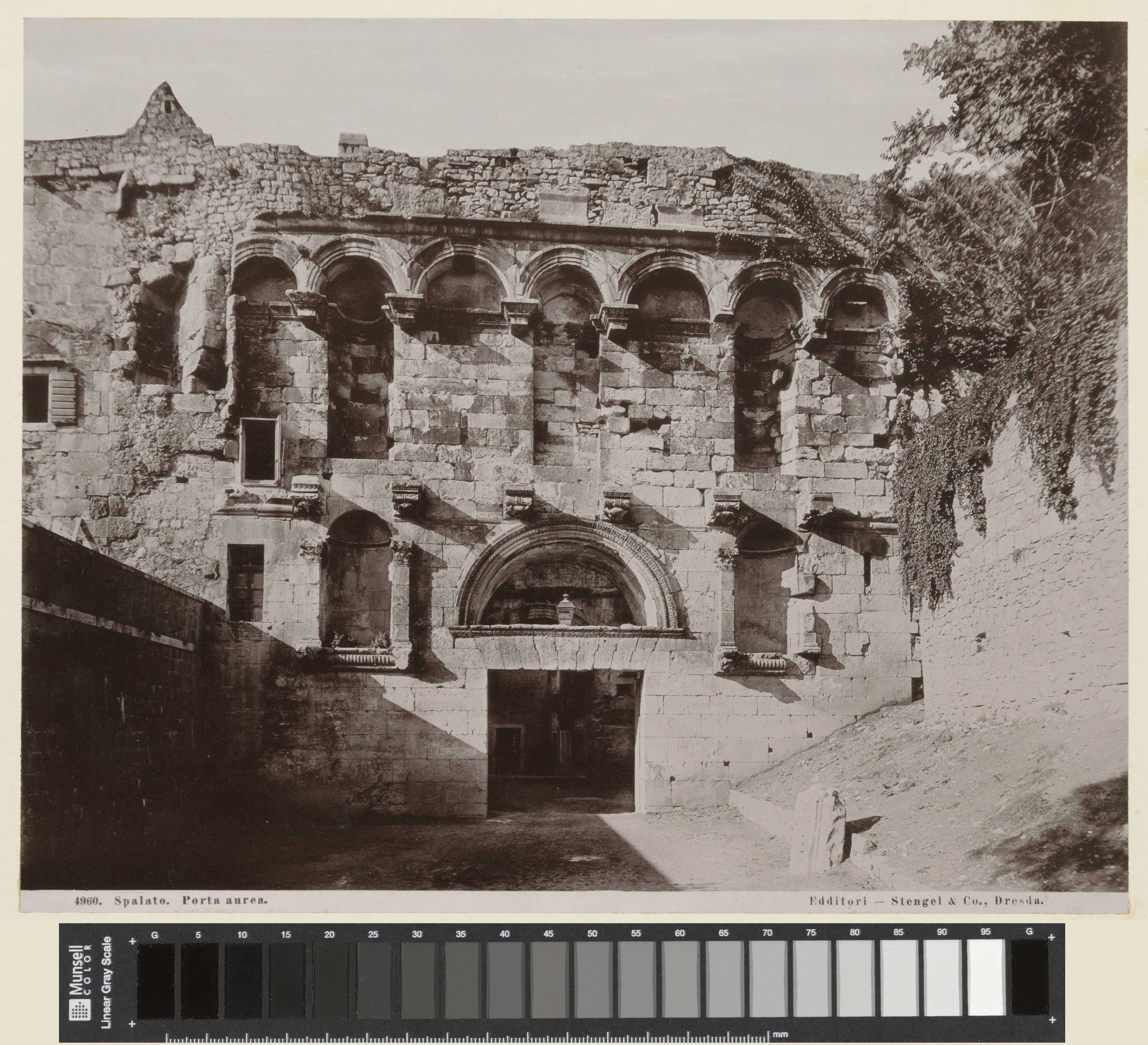 Gouden Poort van het Paleis van Diocletianus in Split