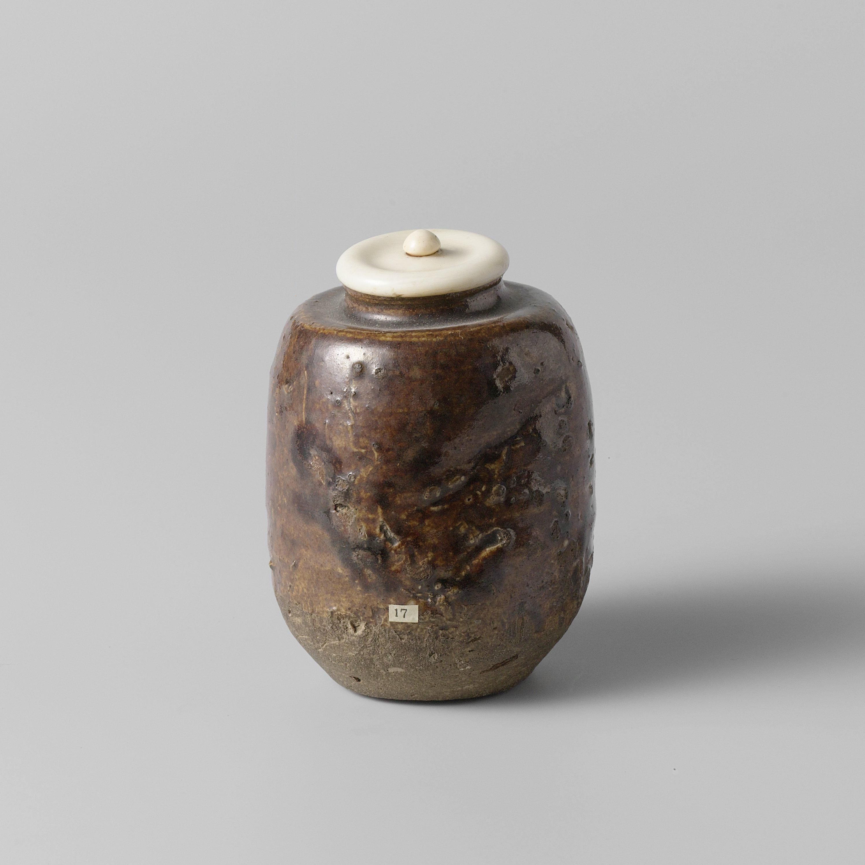 Tea caddy with a goldenbrown glaze
