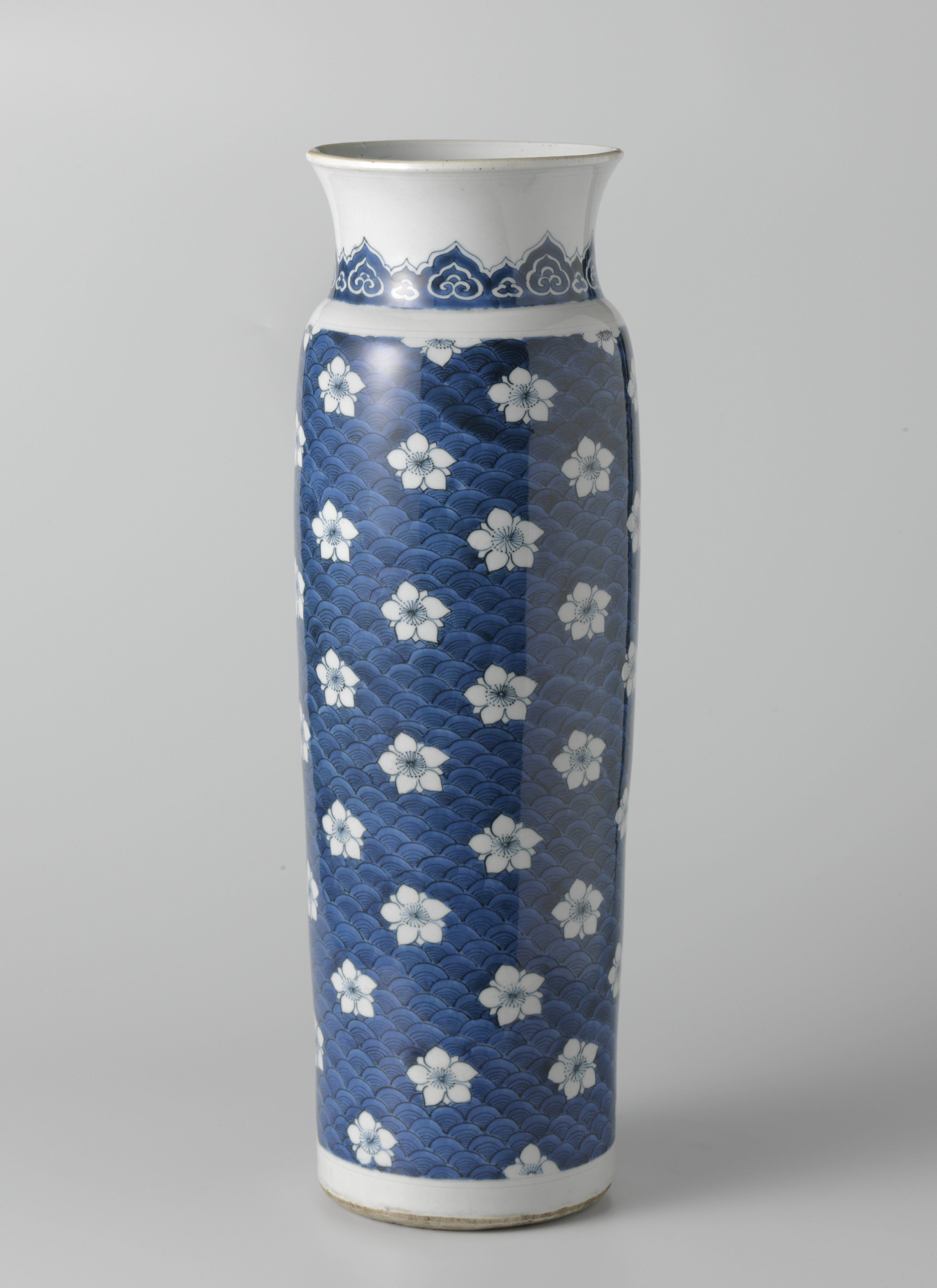 Seven sleeve vases rolwagens
