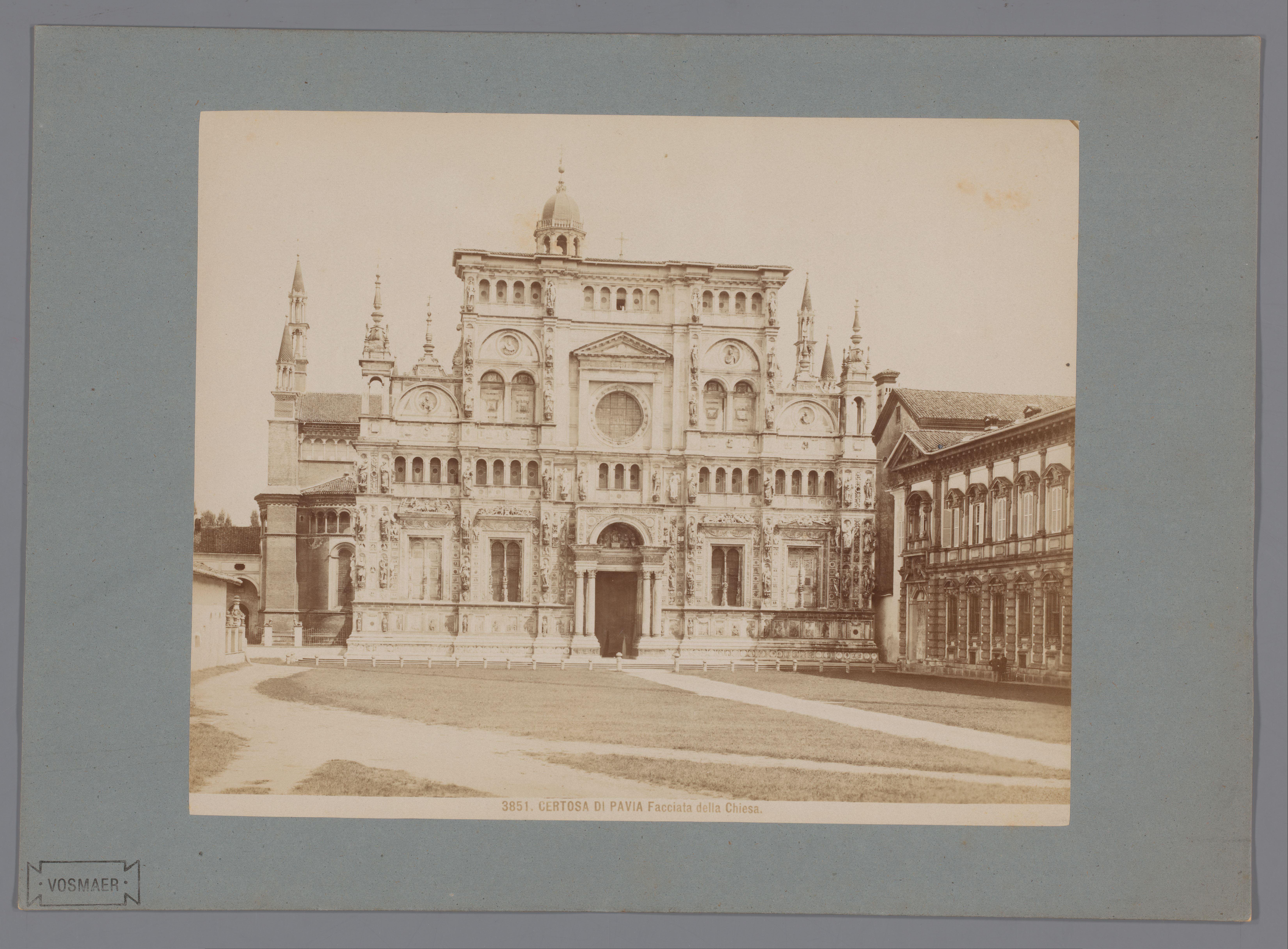 Façade van de kloosterkerk van Pavia