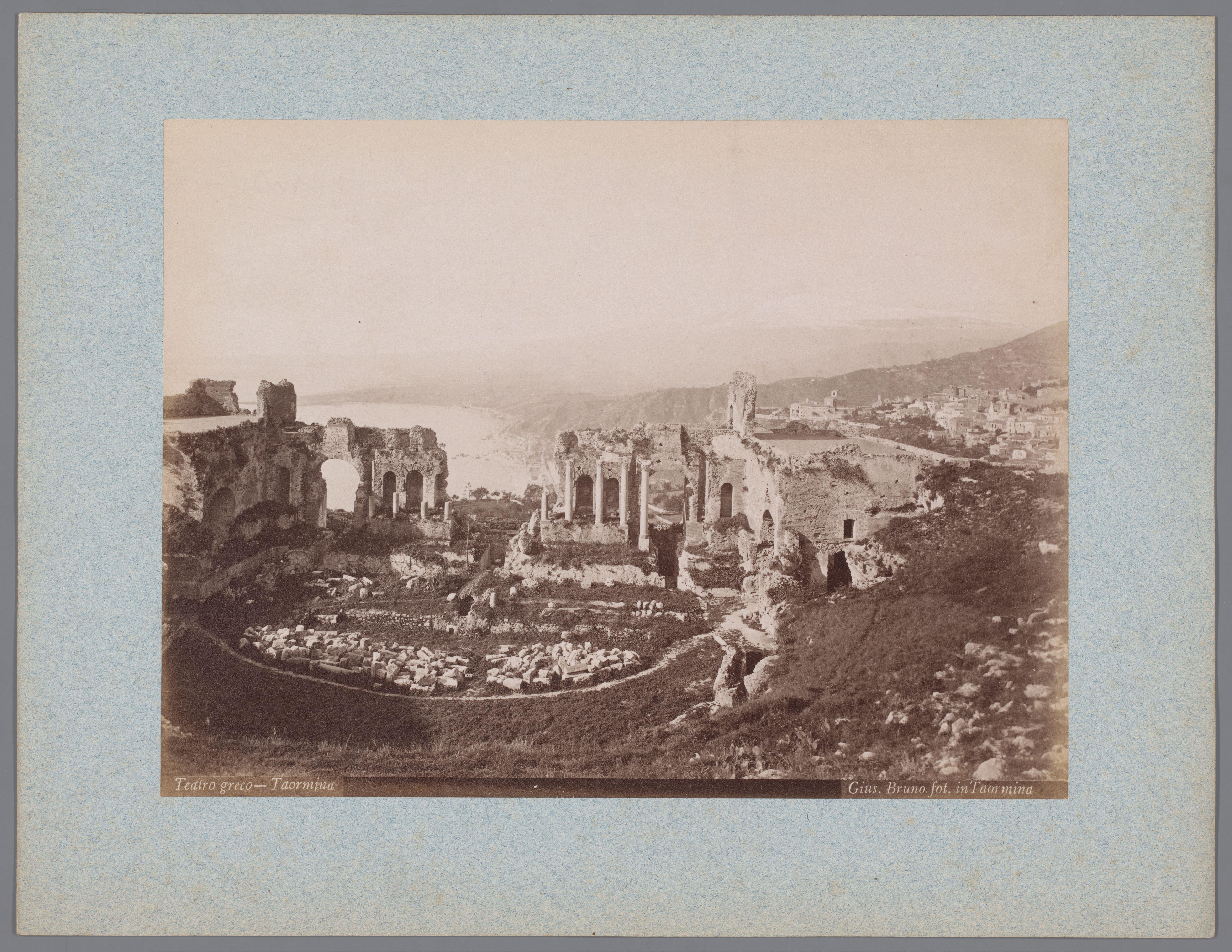 Gezicht op Teatro Greco in Taormina