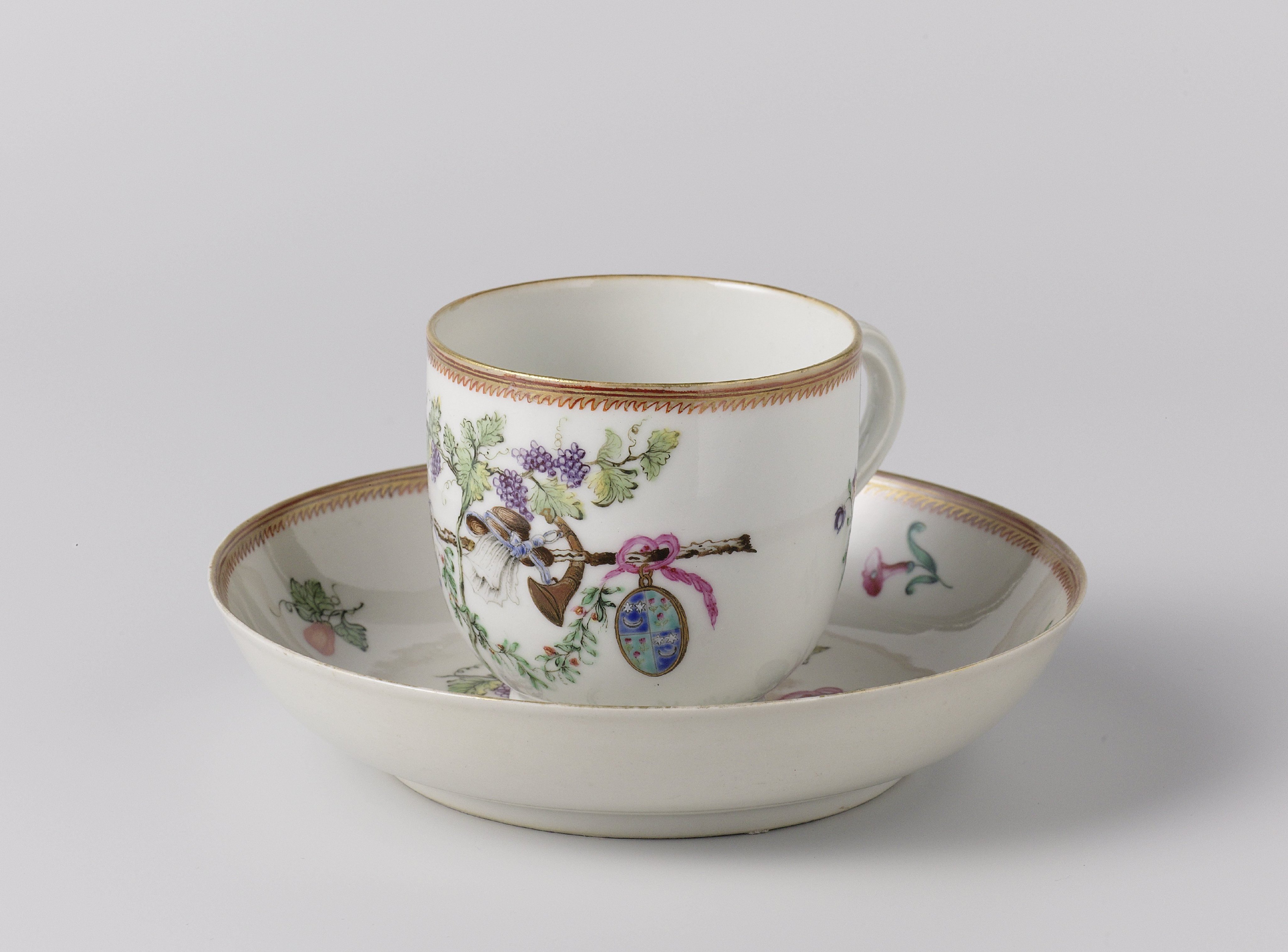 Cup with handle and saucer with the arms of the Visvliet and Sluymer families